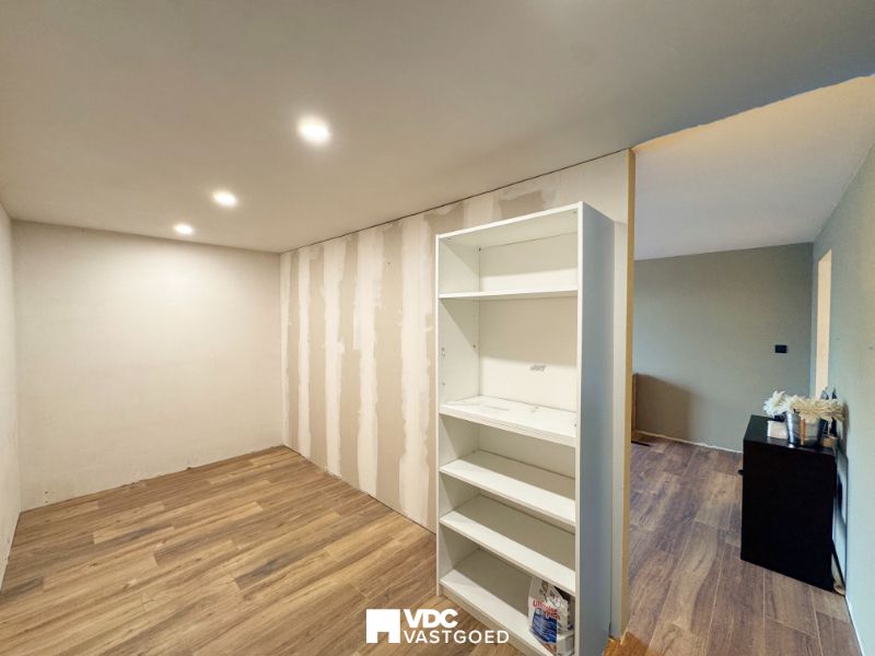 Halfopen bebouwing – gerenoveerd & bijgebouwd in 2020 – EPC B – 3 slpks – prachtige tuin – 183 m² woonopp. foto 13