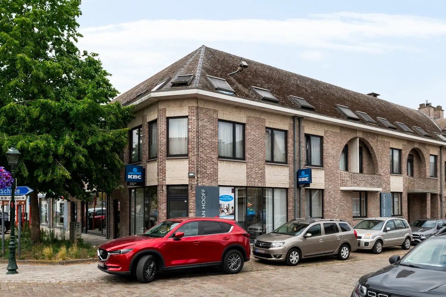 Lichtrijk handelsgelijkvloers met 3 kantoorruimtes op een toplocatie in Oelegem! foto 18