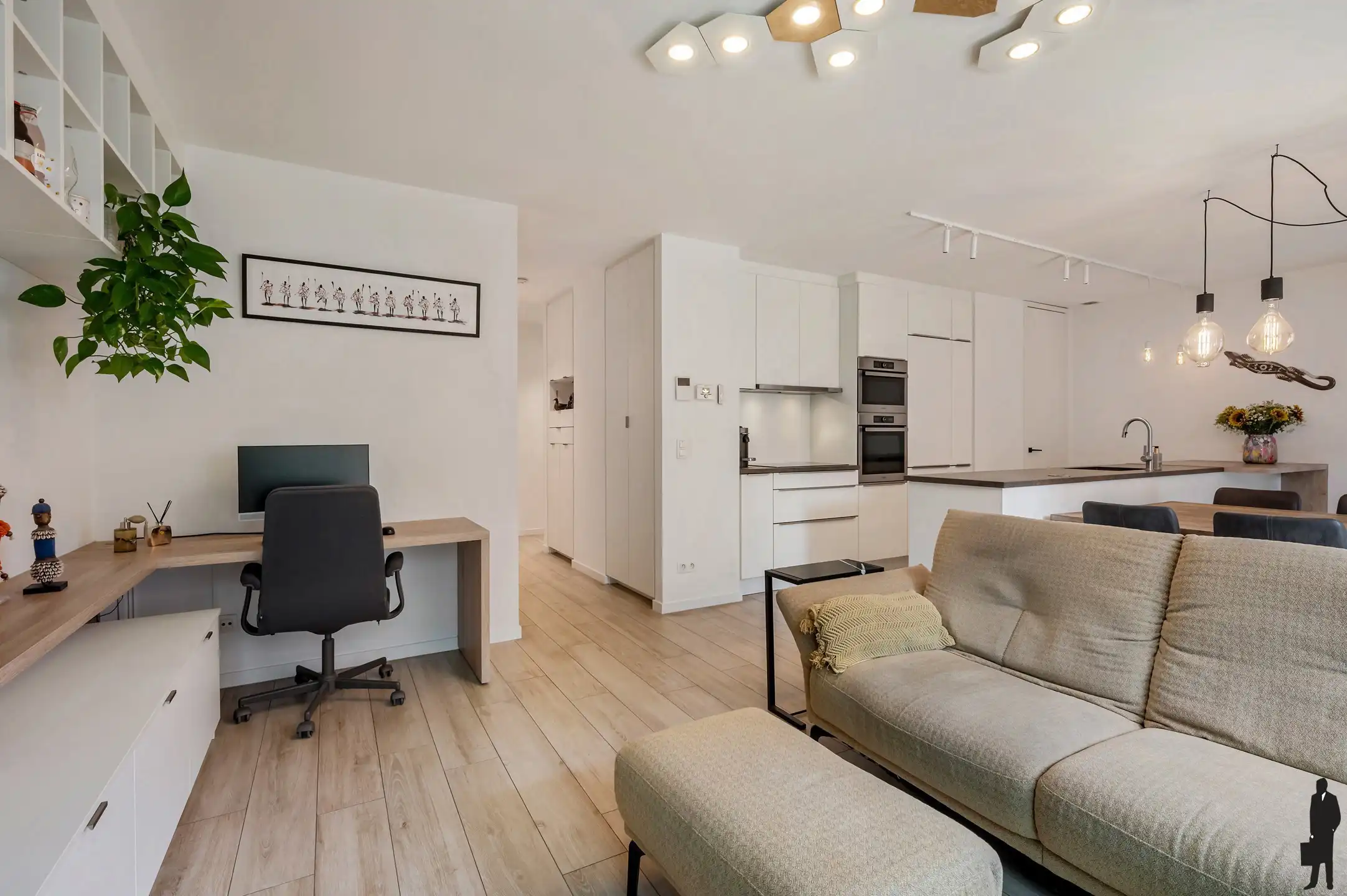 Instapklaar gelijkvloers appartement met zonnige tuin foto 12
