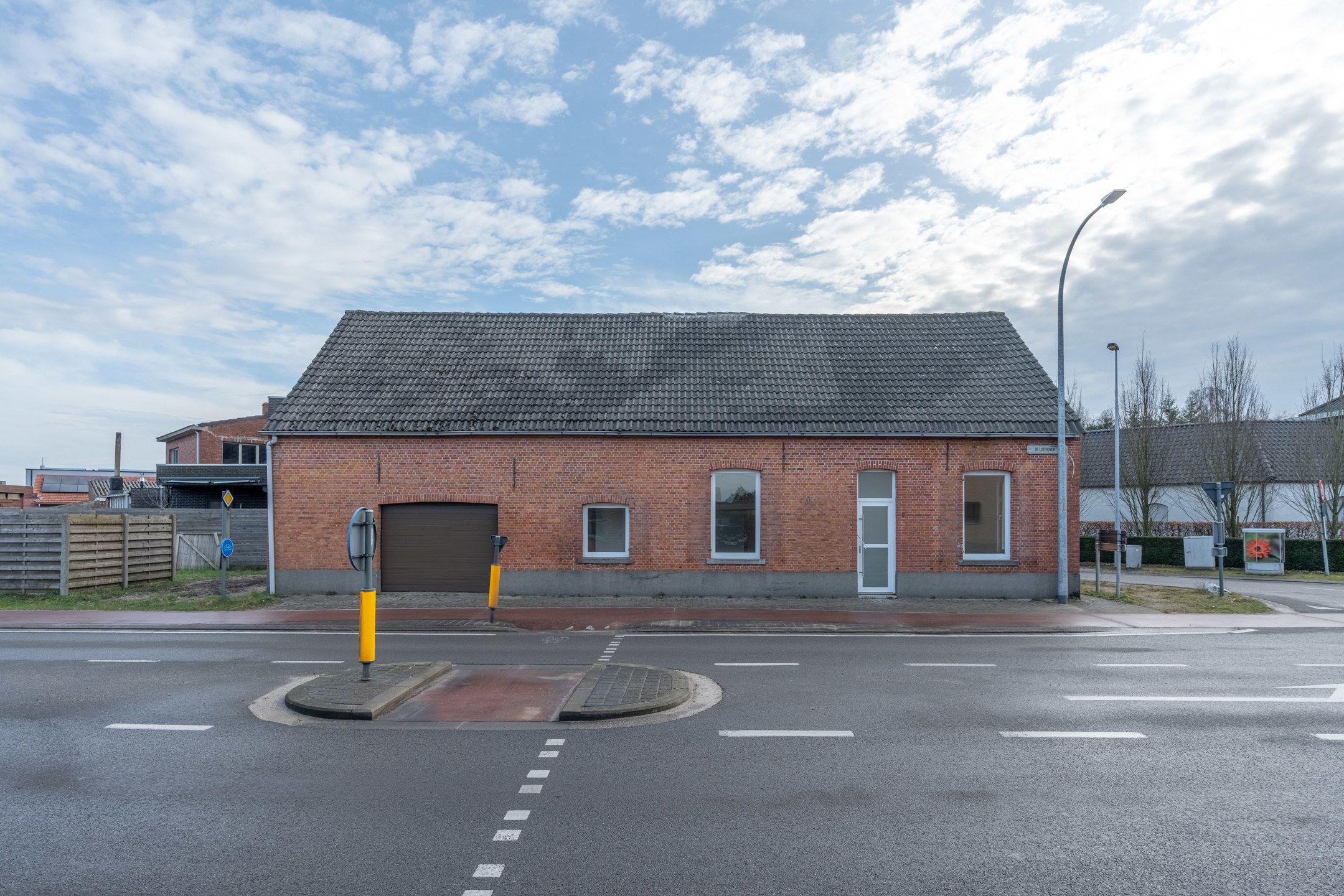 Gerenoveerde woning met 4 slaapkamers op 375m² te Arendonk. foto 2