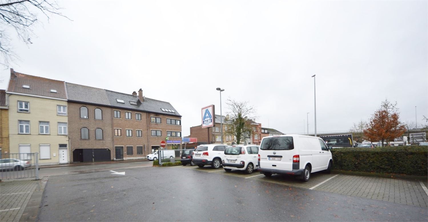 SOLIDE KANTOORGEBOUW- TIJDELIJKE VERHUUR MOGELIJK foto {{pictureIndex}}