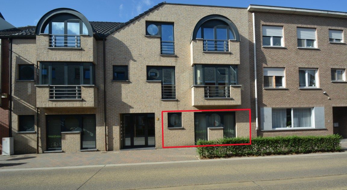 Gelijkvloers app met 2slpk te centrum foto {{pictureIndex}}