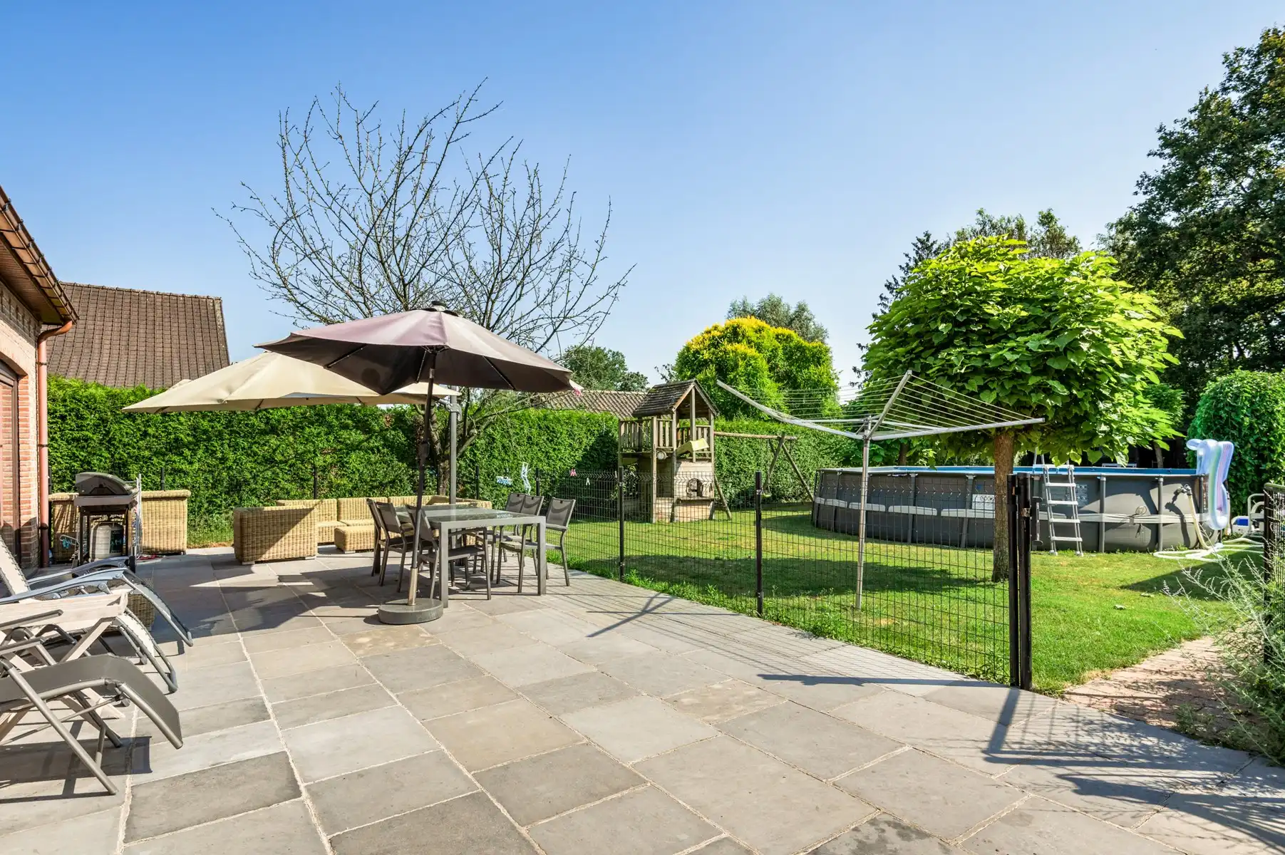 Charmante woning op zonnig perceel foto 4