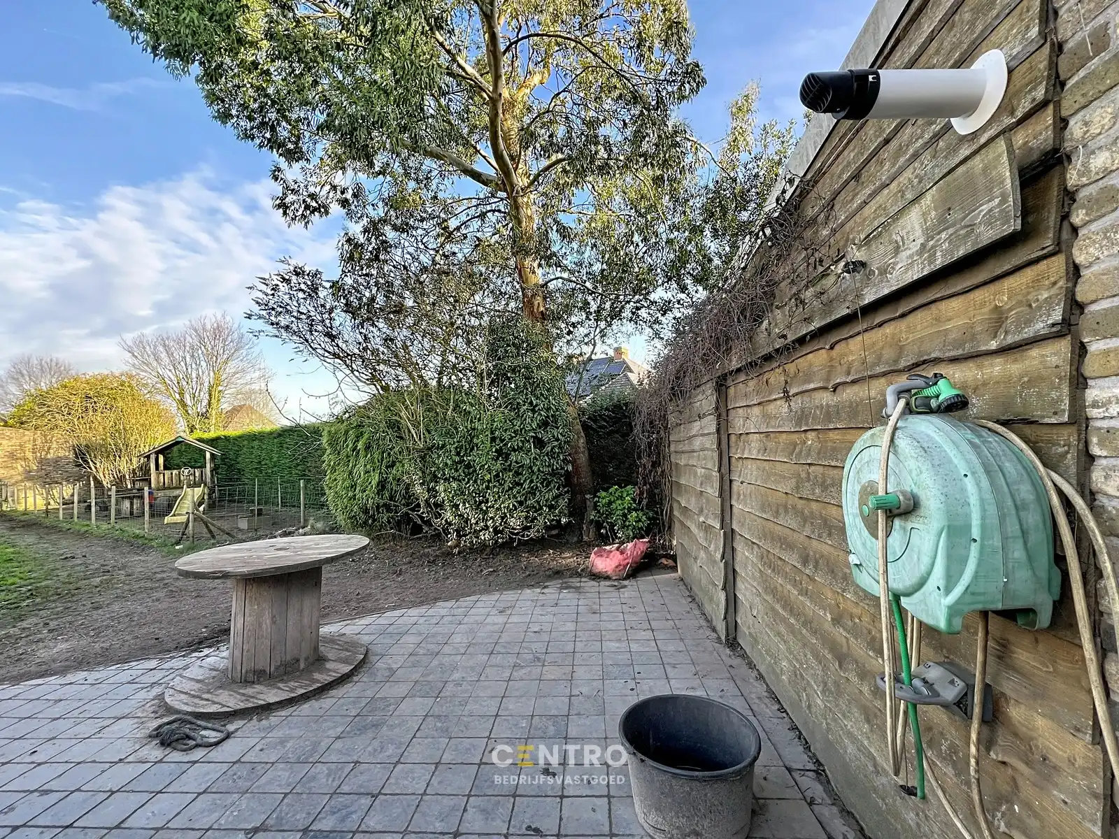 WOONST (4 slpk) met praktijkruimte, garages en extra STALLING op een ruim perceel van 820m²  te Gistel ! foto 25