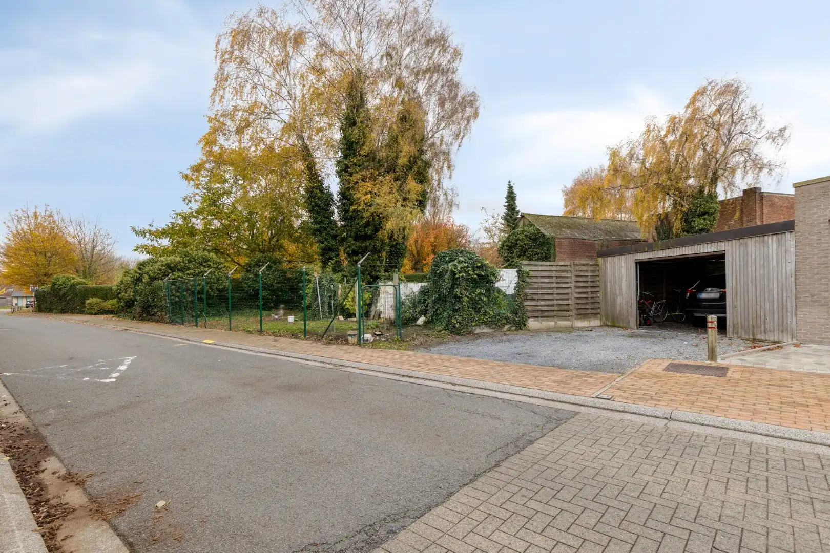 Verzorgde woning met diepe tuin, carport én uitweg! foto 23