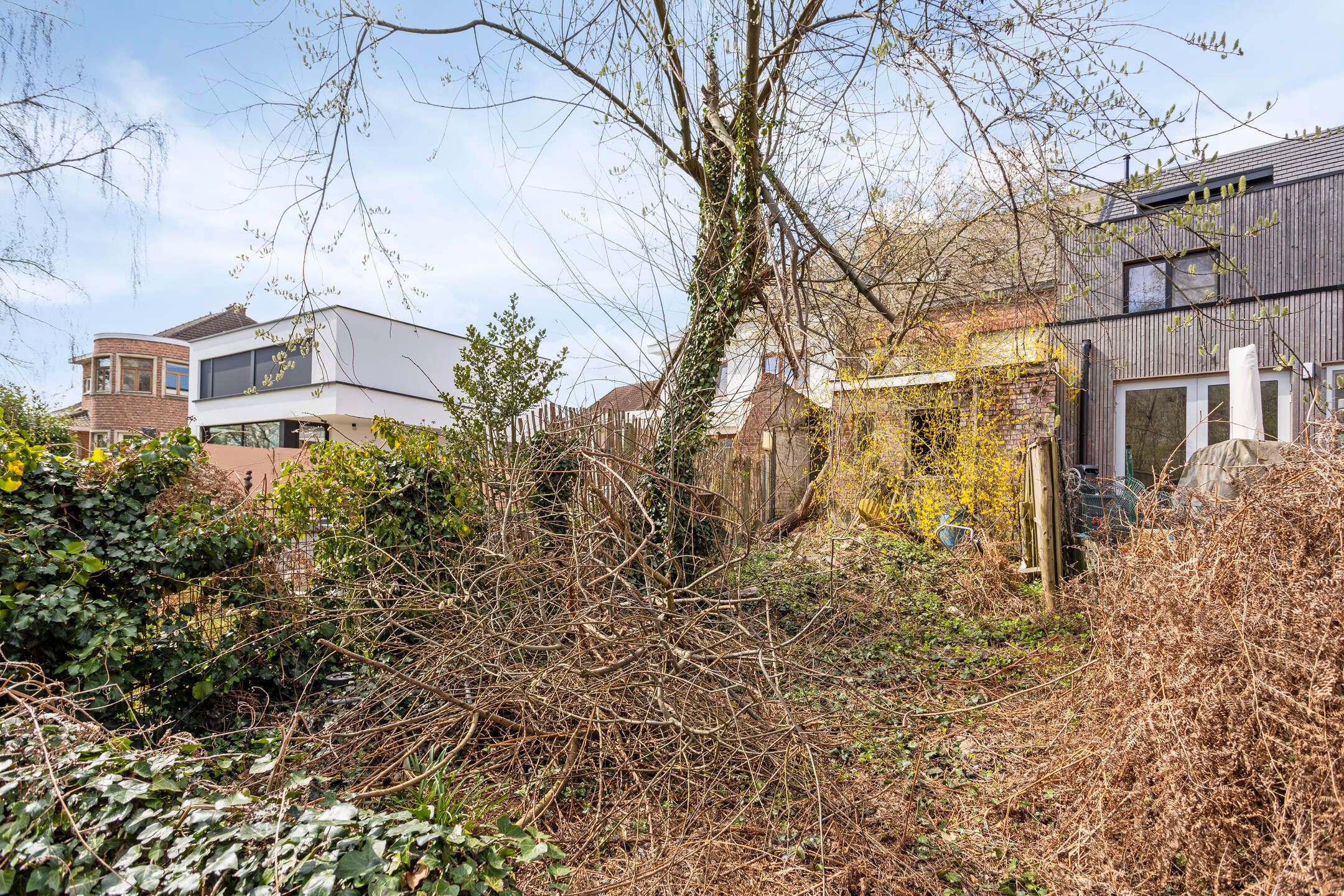 Ruime, te renoveren woning op toplocatie foto 12