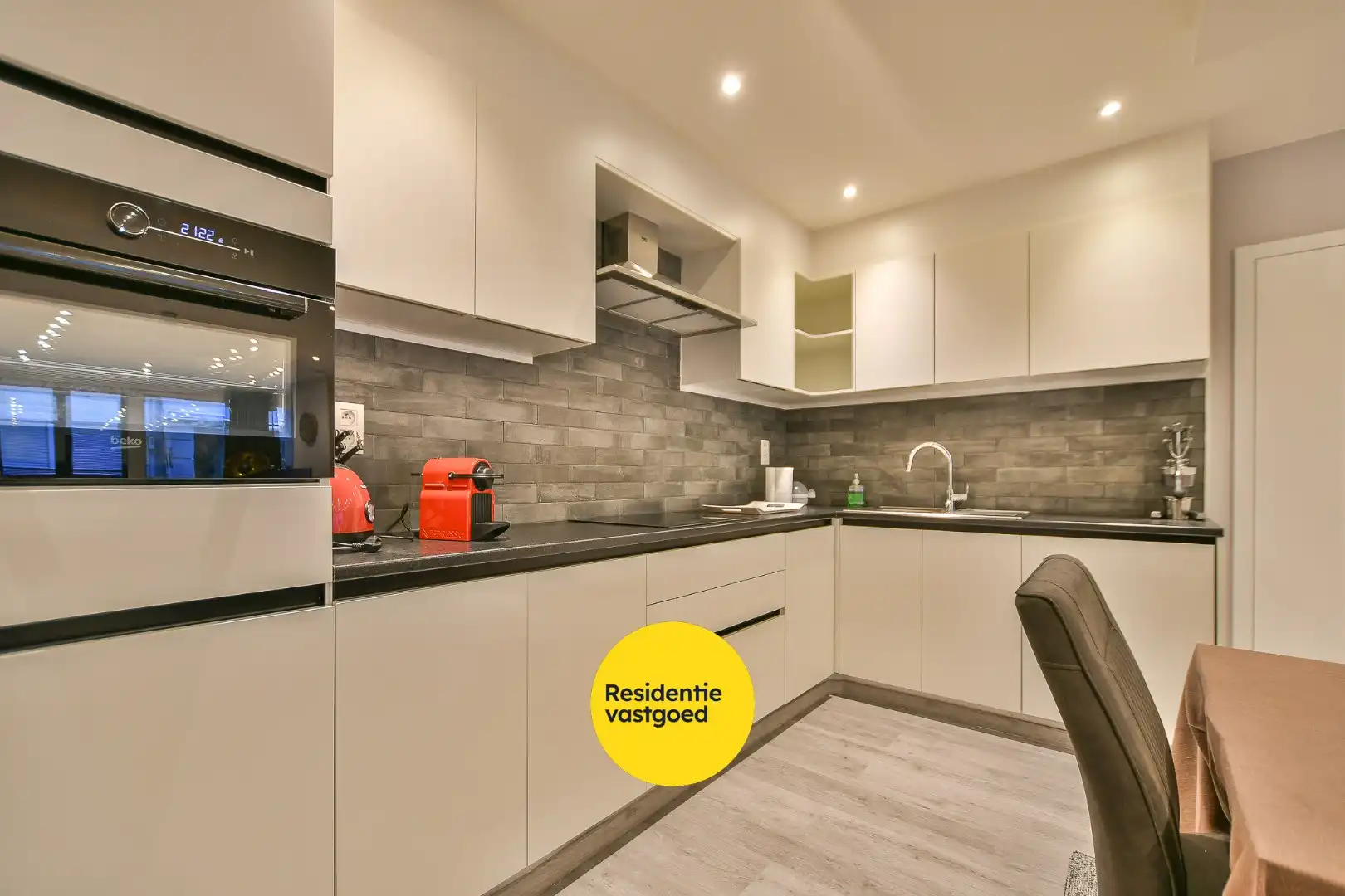 Gerenoveerd appartement met 2 slaapkamers te koop op toplocatie te Blankenberge!  foto 6