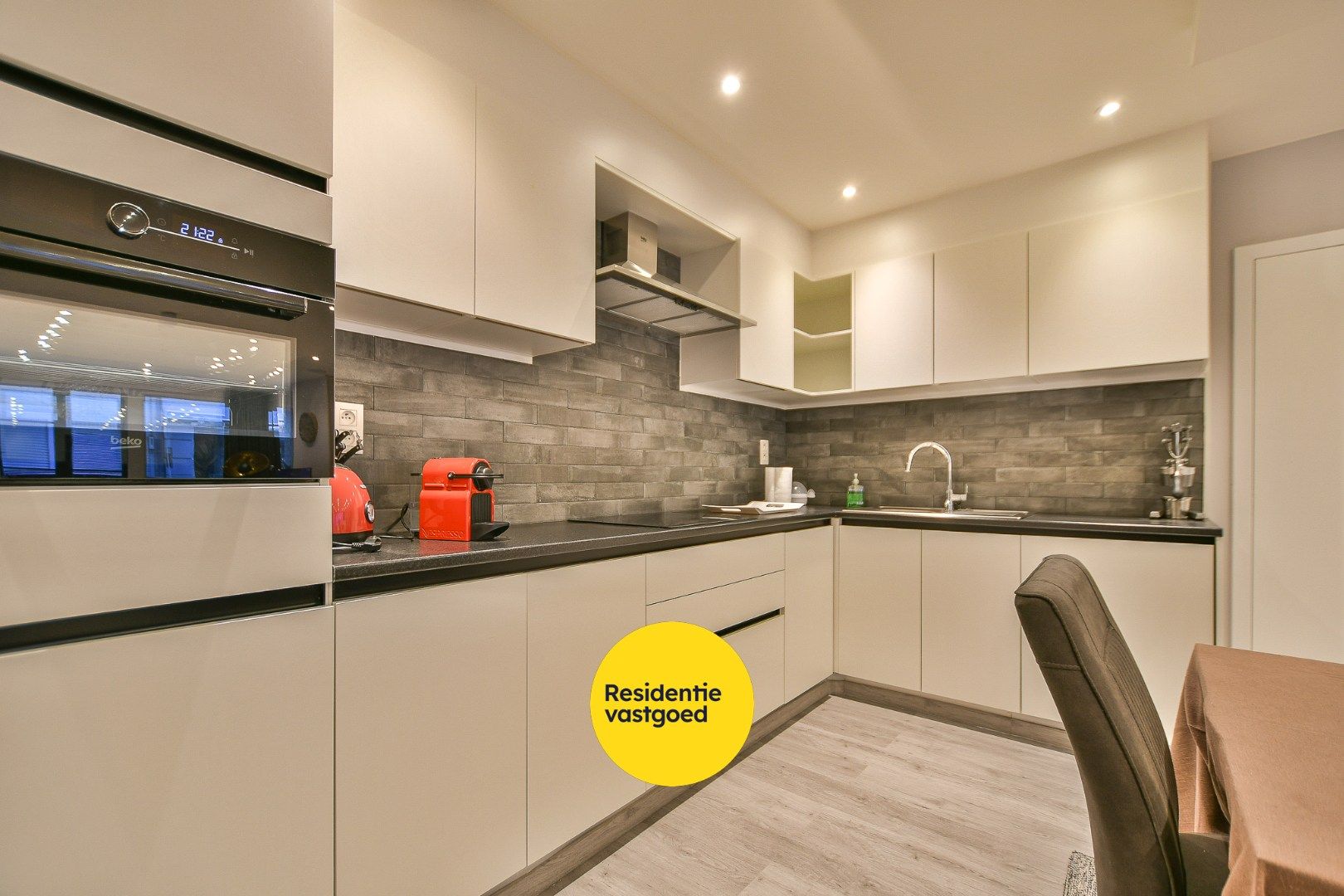 Gerenoveerd appartement met 2 slaapkamers te koop op toplocatie te Blankenberge!  foto 6