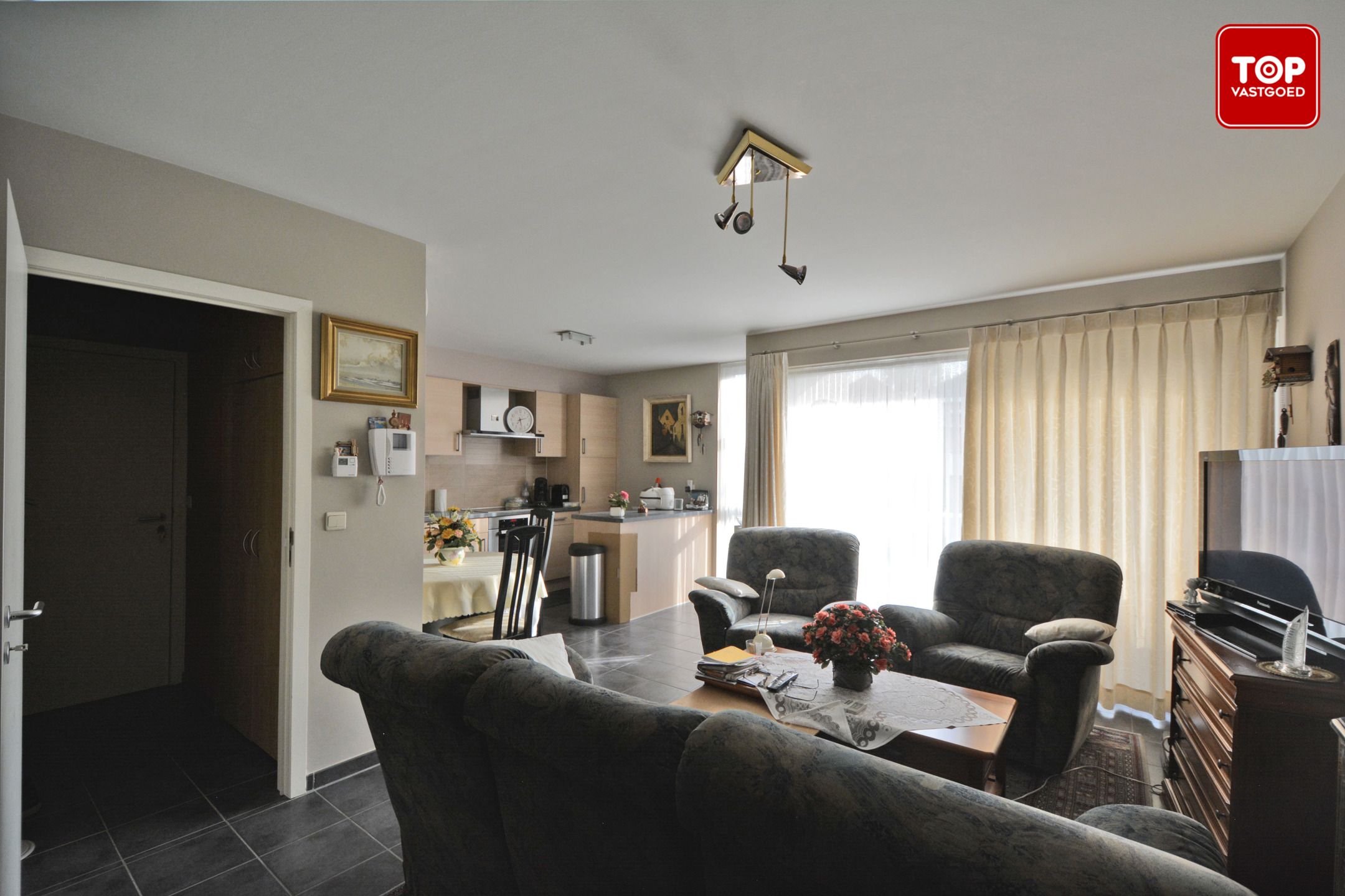 Instapklaar 2-slaapkamer appartement te Wondelgem. foto 3