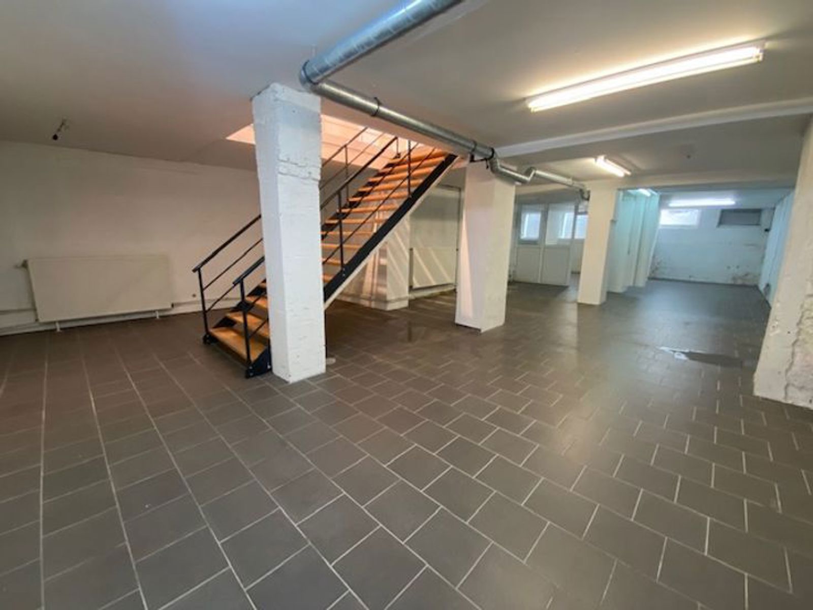 Ruim handelspand te huur nabij de Kathedraal (520 m²) foto 5