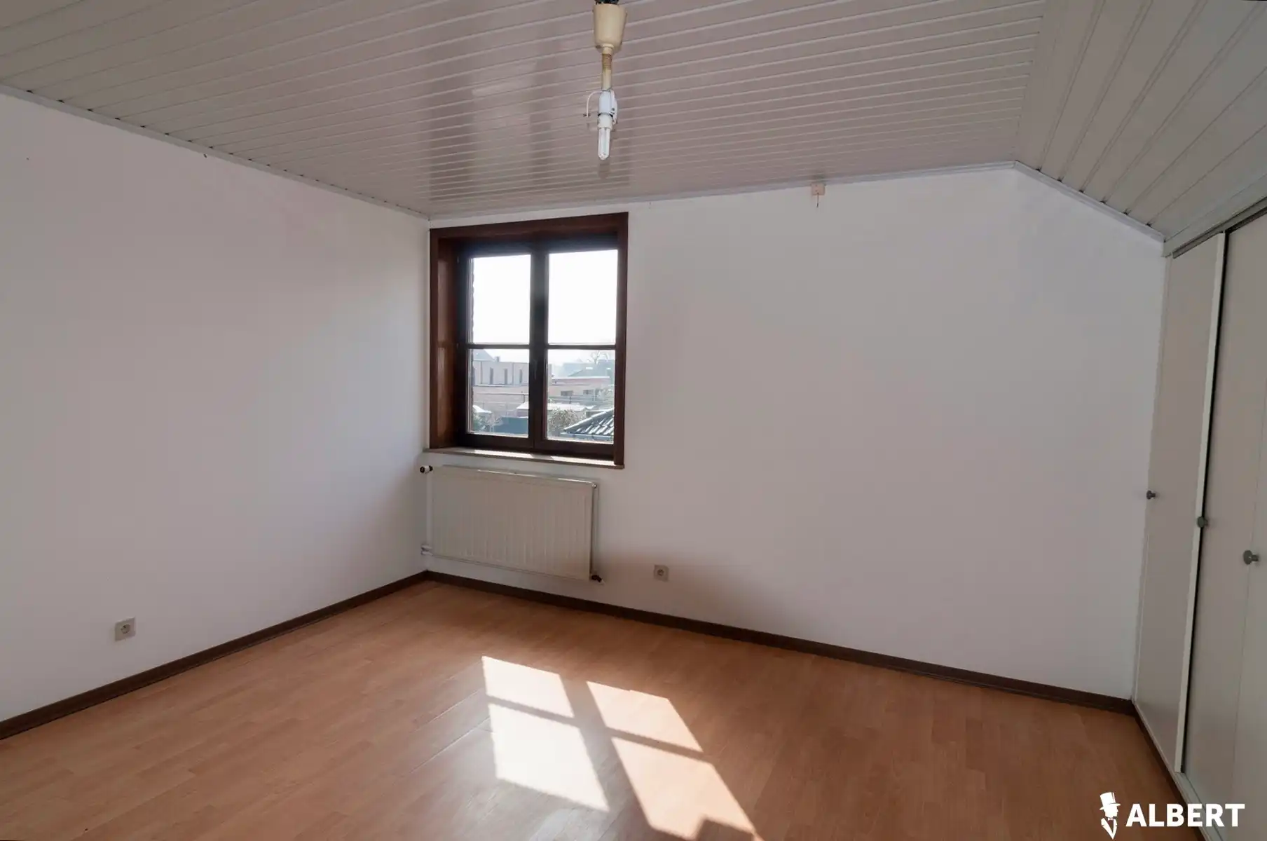 Ruime instapklare woning op toplocatie met tuin en bijgebouw foto 20