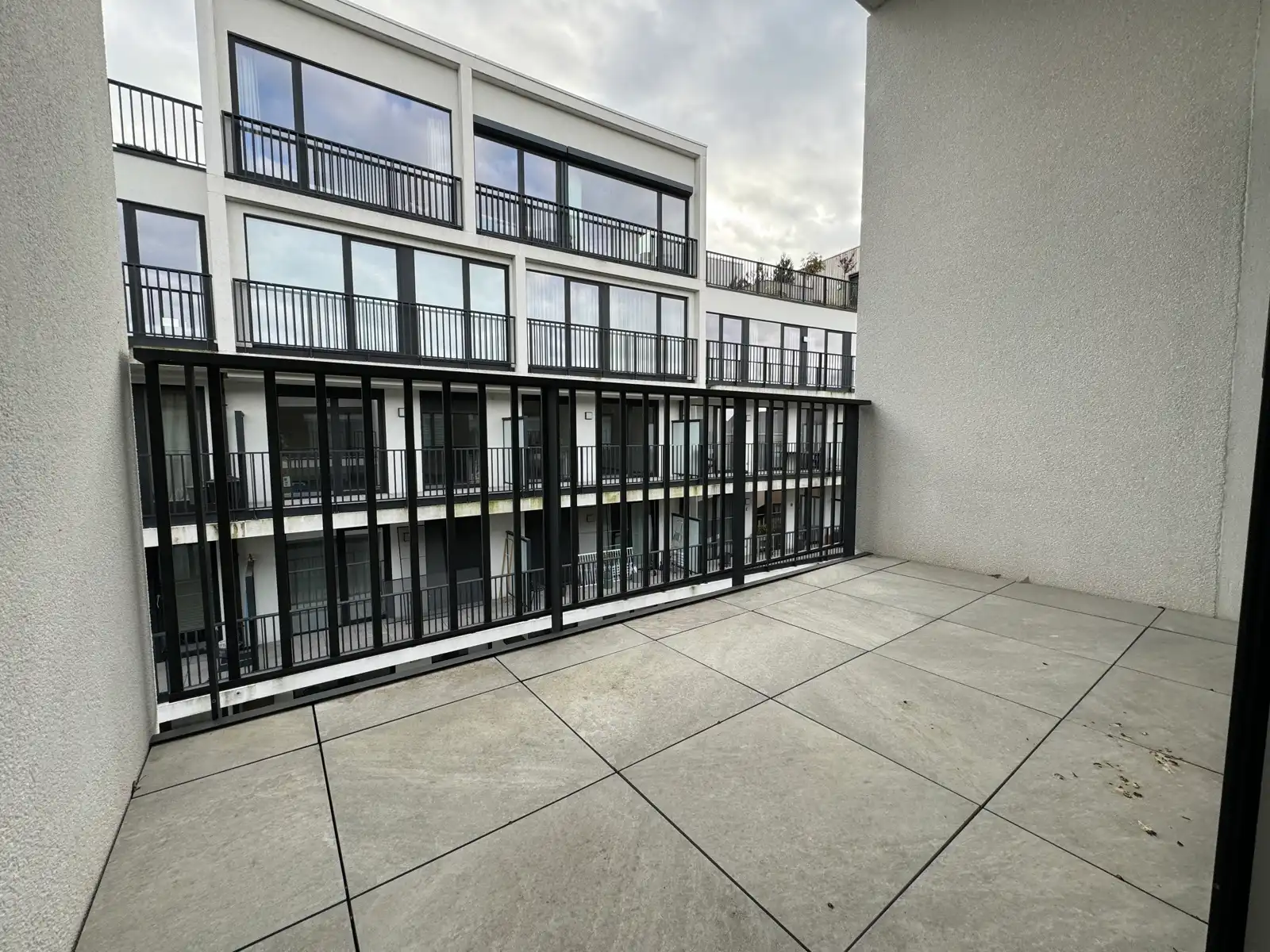 Service flat gelegen in centrum Halle foto 6