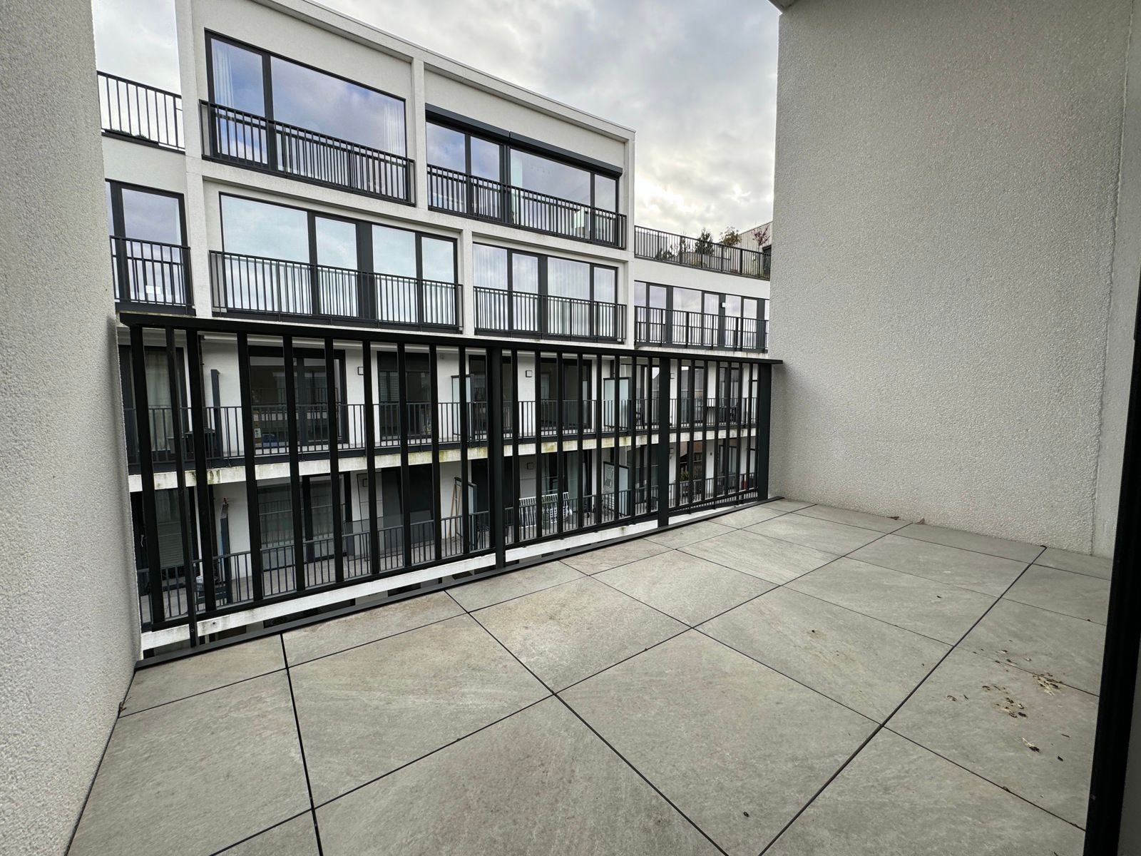 Service flat gelegen in centrum Halle foto 6