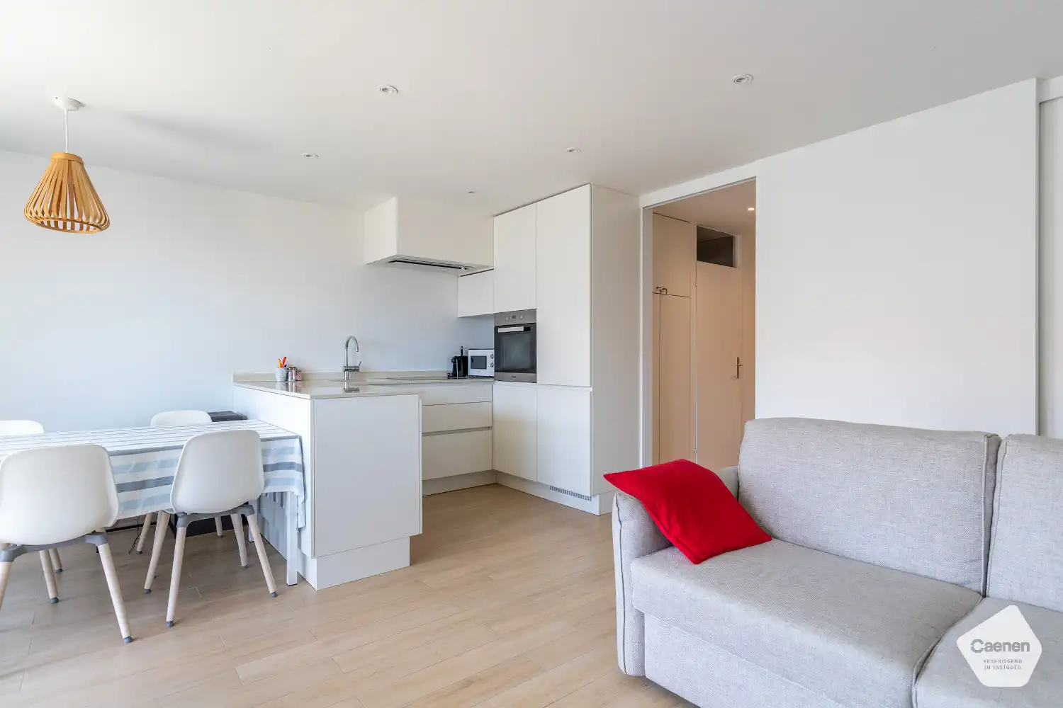 Fantastisch gerenoveerd, zuid-gericht appartement met 1 slaapkamer foto 2