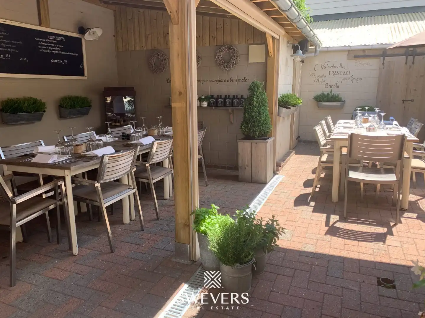 Goed gelegen en zeer gekend restaurant mét stijlvol appartement in centrum foto 17