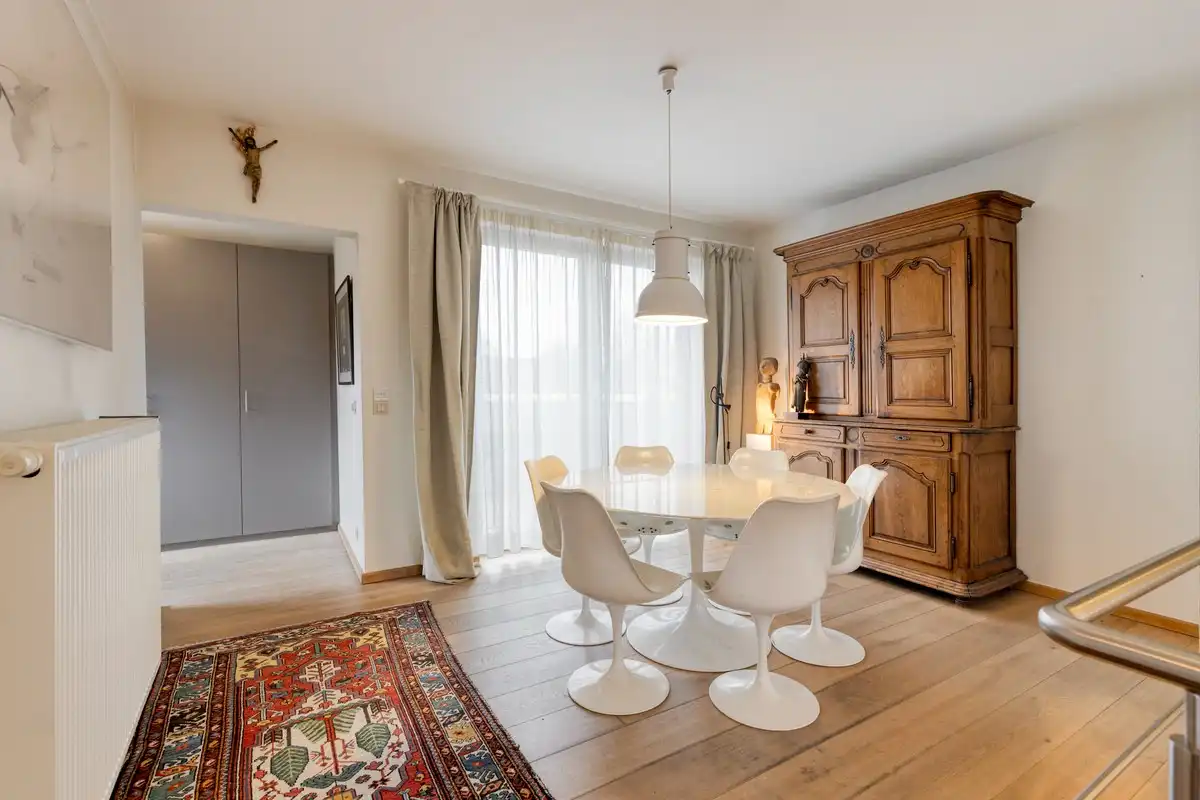 Groot zonnig duplex dakappartement met drie terrassen, twee slaapkamers, twee badkamers en parking. foto 7