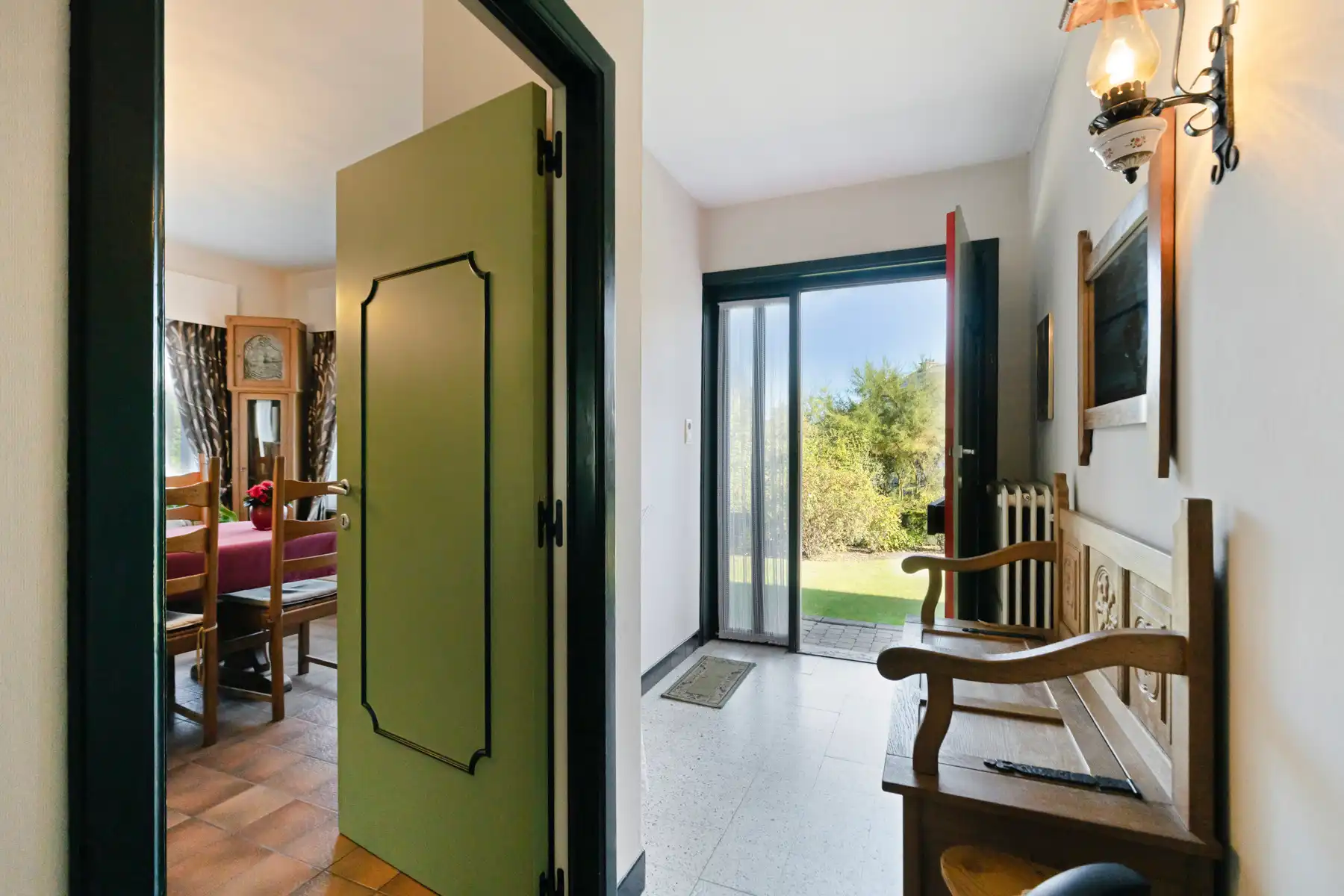 Charmante woning met mooie tuin, 3 slaapkamers en garage foto 4