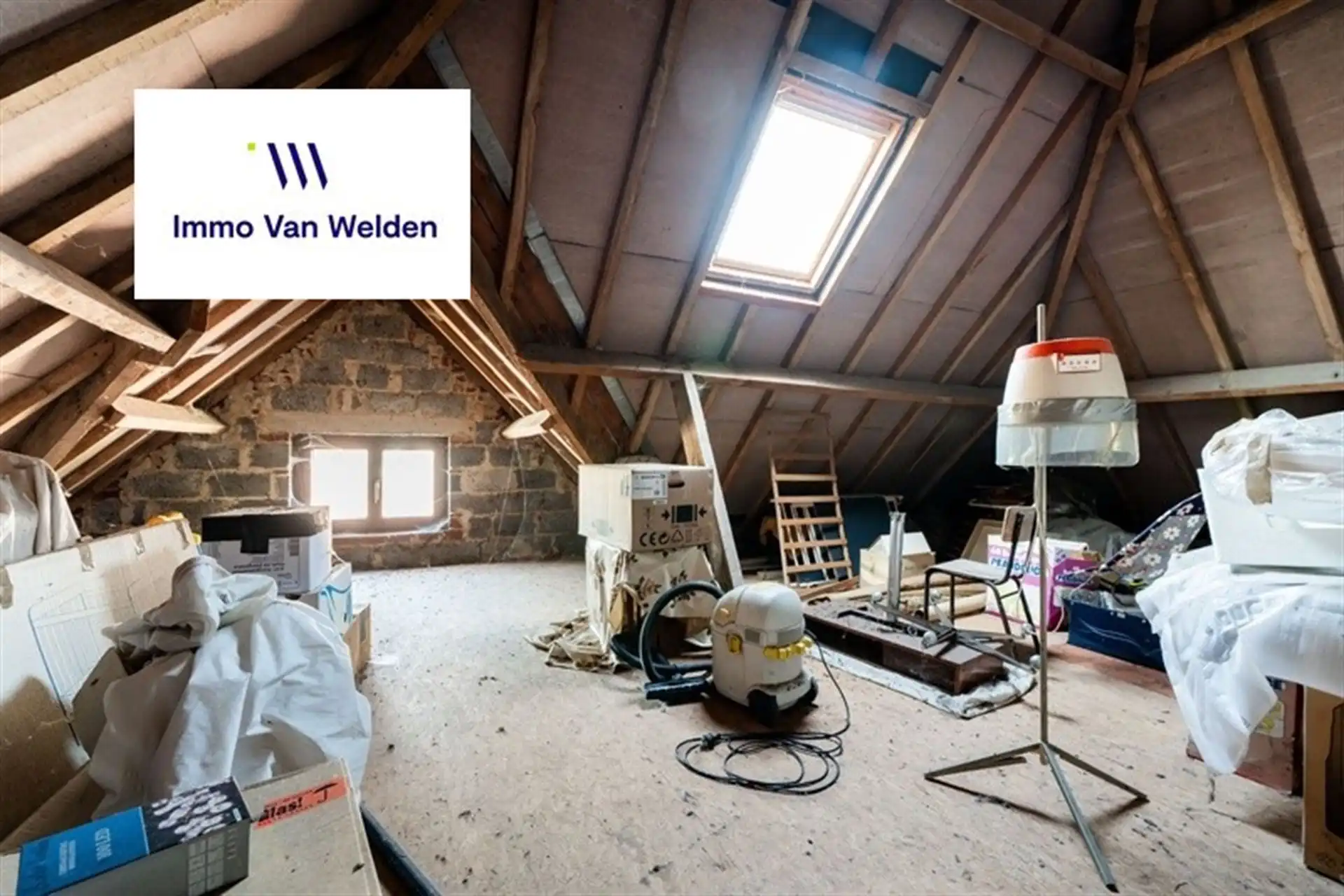 Te moderniseren halfopen woning met tuin en garage op 629 m² in Ouwegem. foto 11
