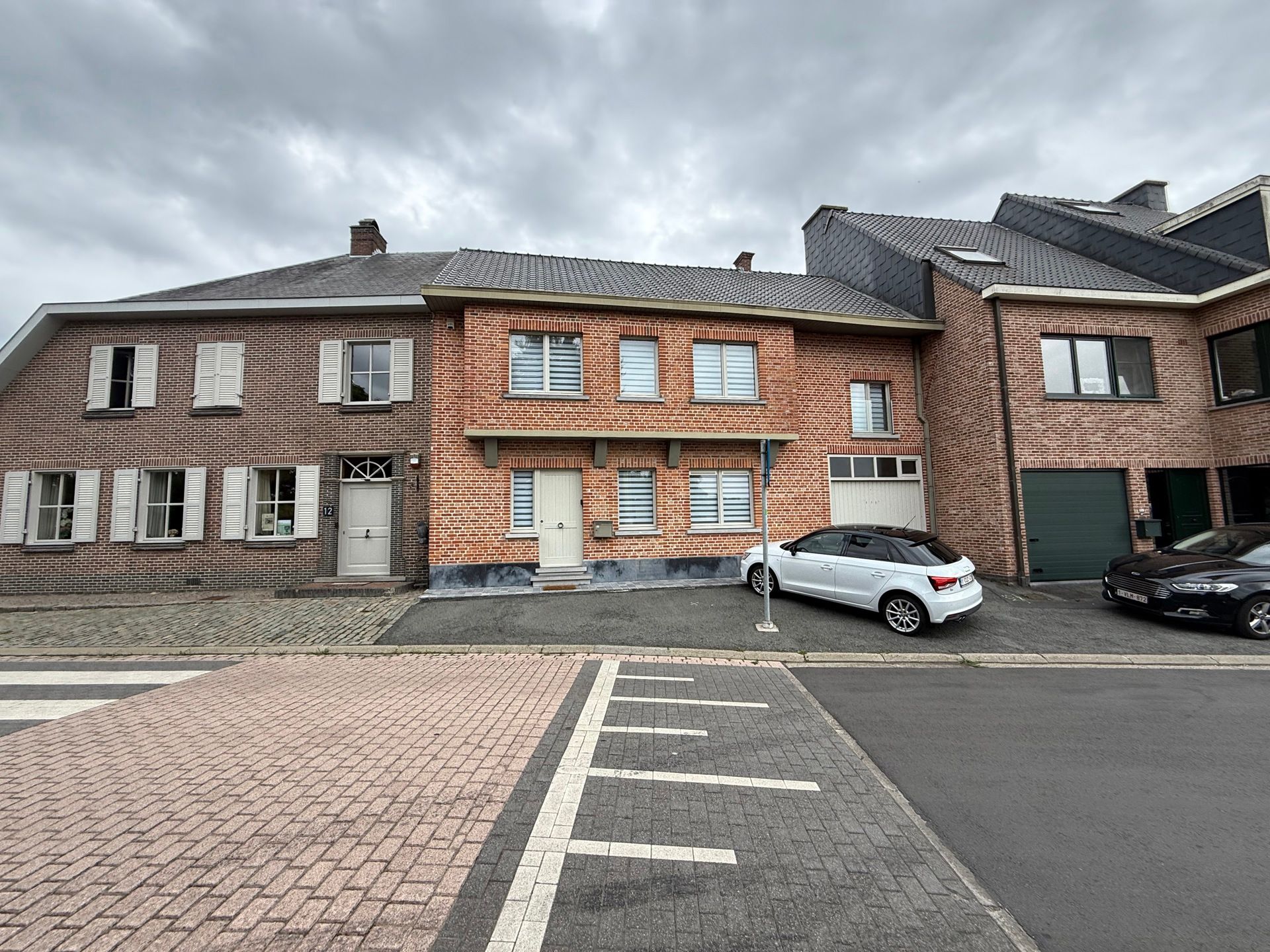 BURST - Ruime woning met garage. foto {{pictureIndex}}