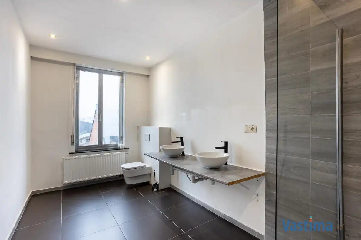 Deels gerenoveerde rijwoning met tuin nabij centrum Lebbeke foto 12