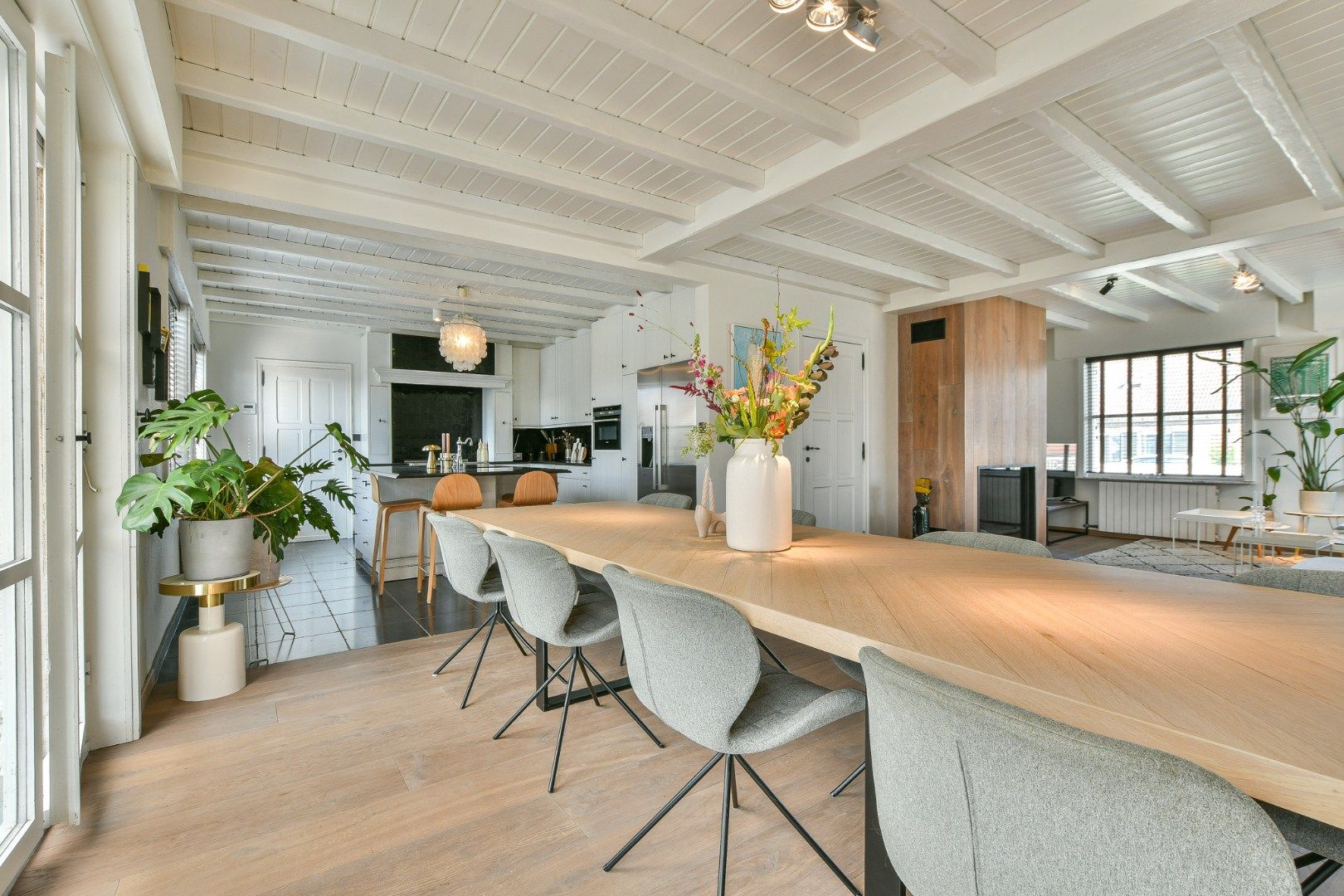 Prachtig gerenoveerde villa met charmante elementen in het centrum van Lissewege! foto 14