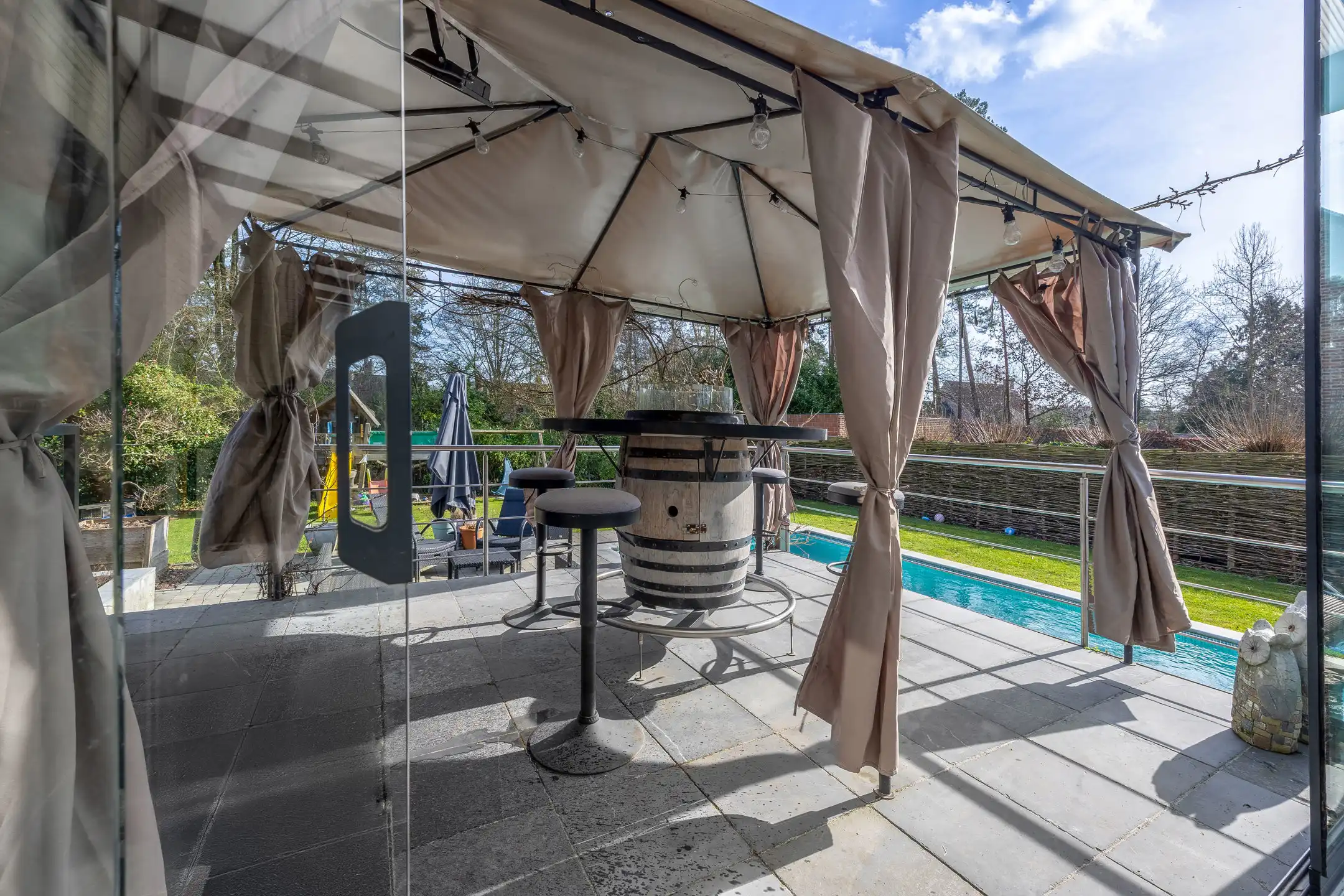 Ruime woning in rustige en groene omgeving foto 18