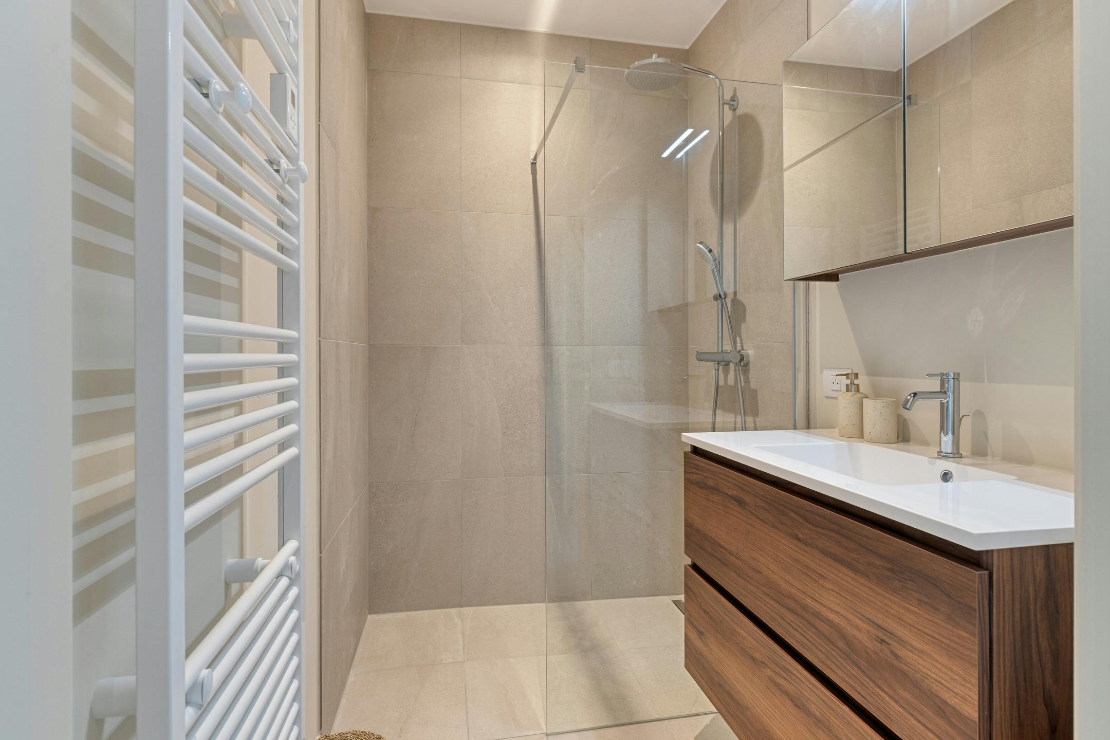 Volledig ingerichte én geschilderde modelappartement! foto 17