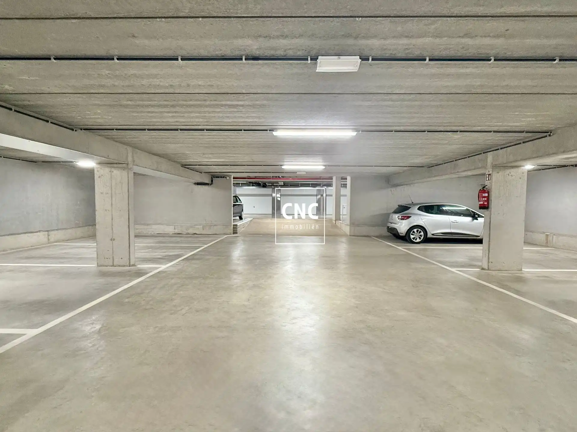 Vlot toegankelijke ondergrondse staanplaats in het centrum foto 4