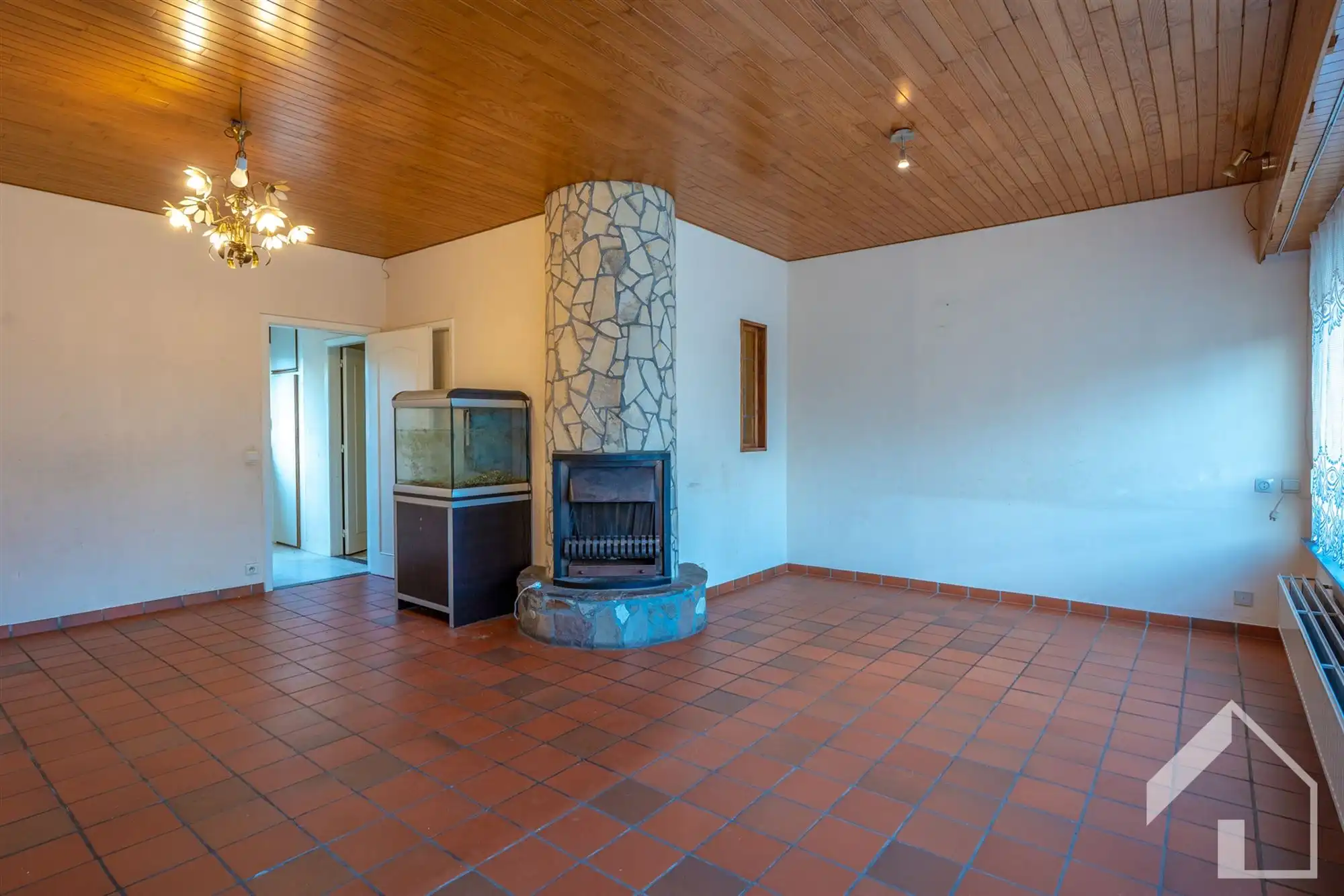 Op te frissen gezinswoning in centrum Stabroek foto 11