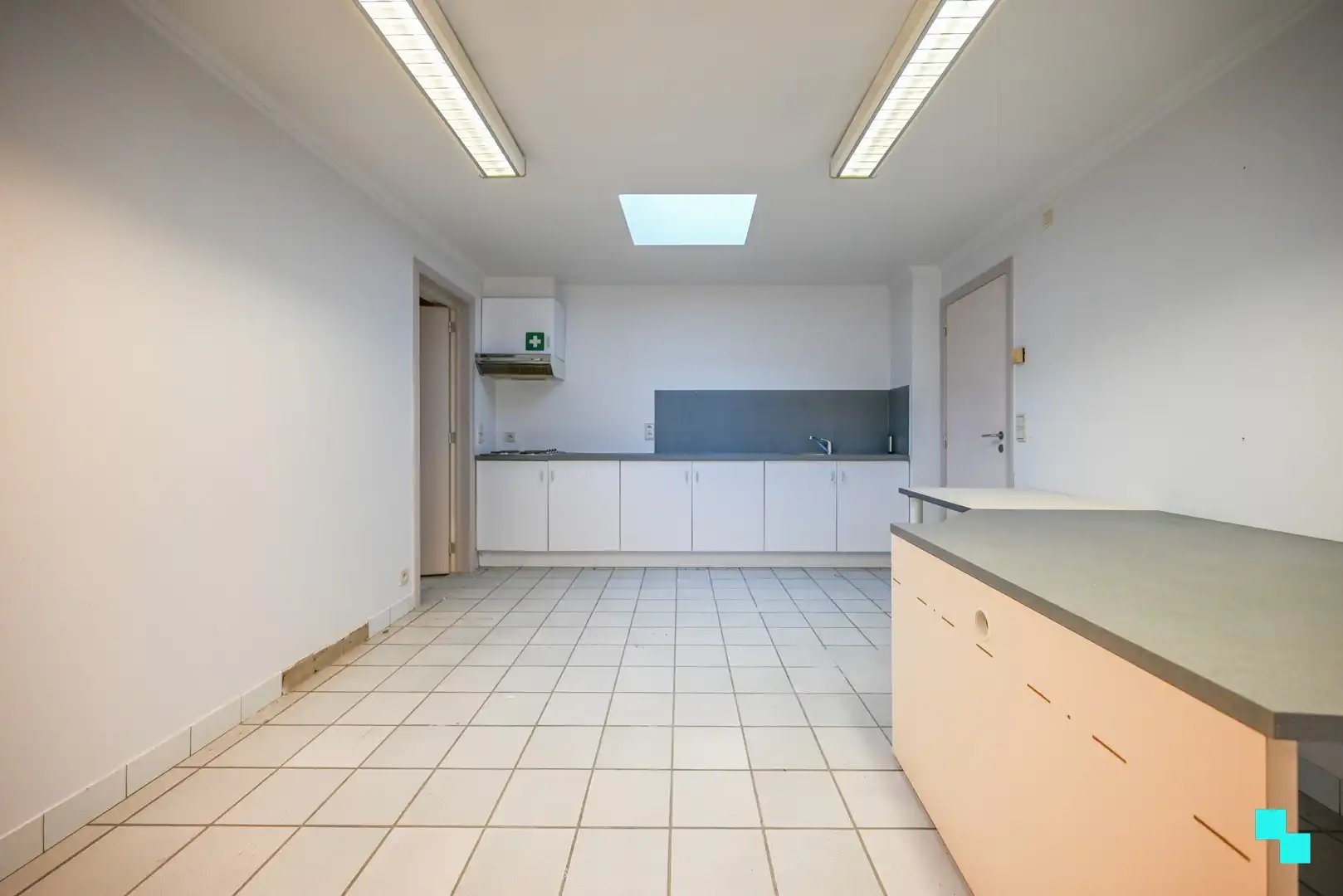 Commerciële ruimte van 114 m² met garagebox in centrum Izegem foto 10