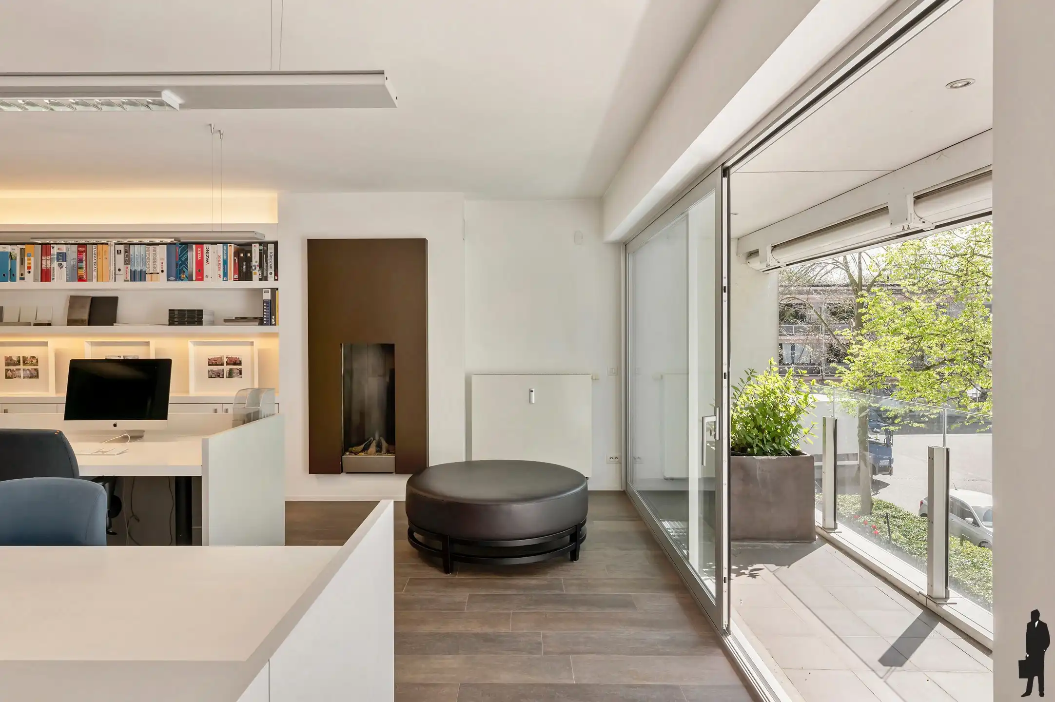 Een volledig gerenoveerd kantoor-appartement met terras foto 5