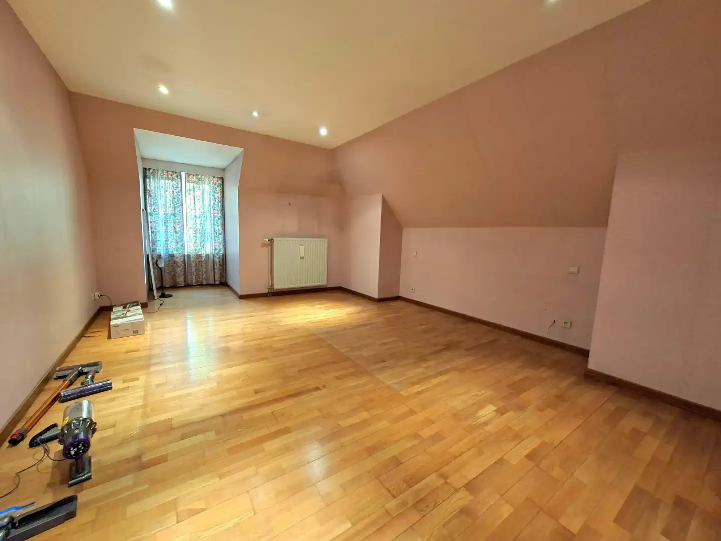 Residentieel gelegen villa foto 13