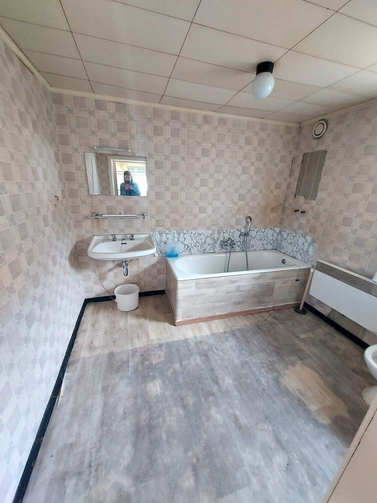 Ruime te renoveren woning foto 9