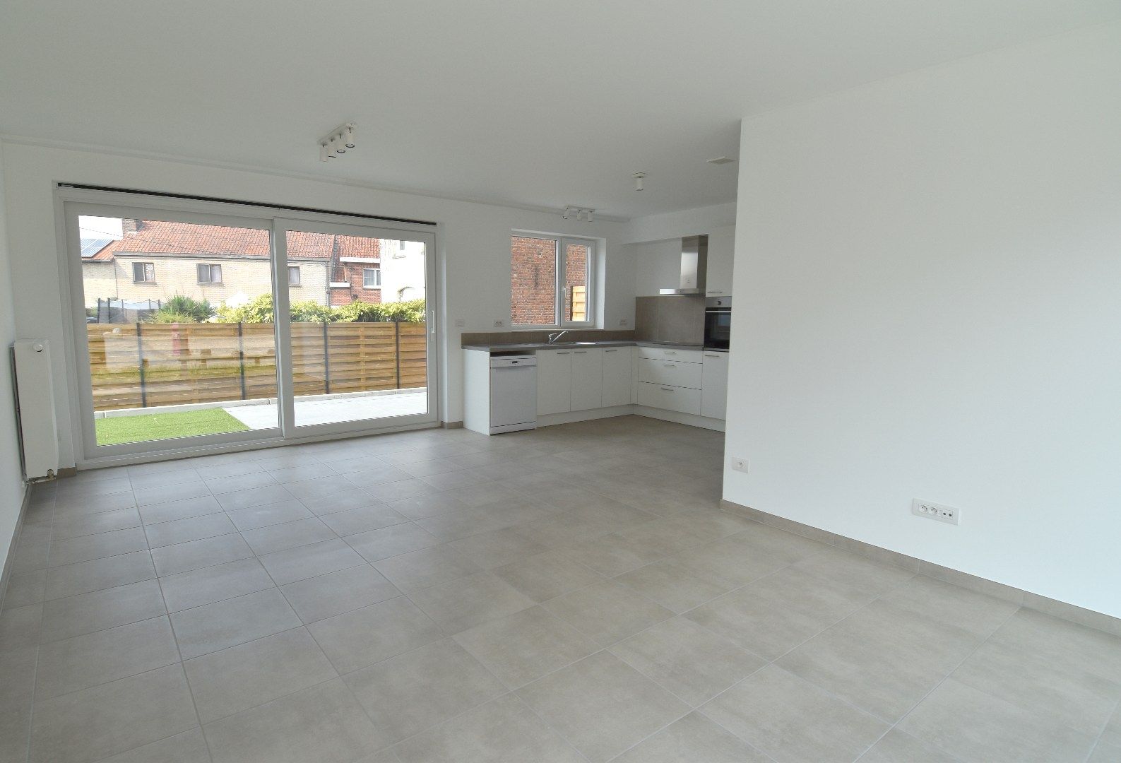 Nieuwbouwwoning te huur in Gullegem op een rustige en  kindvriendelijke locatie foto 2