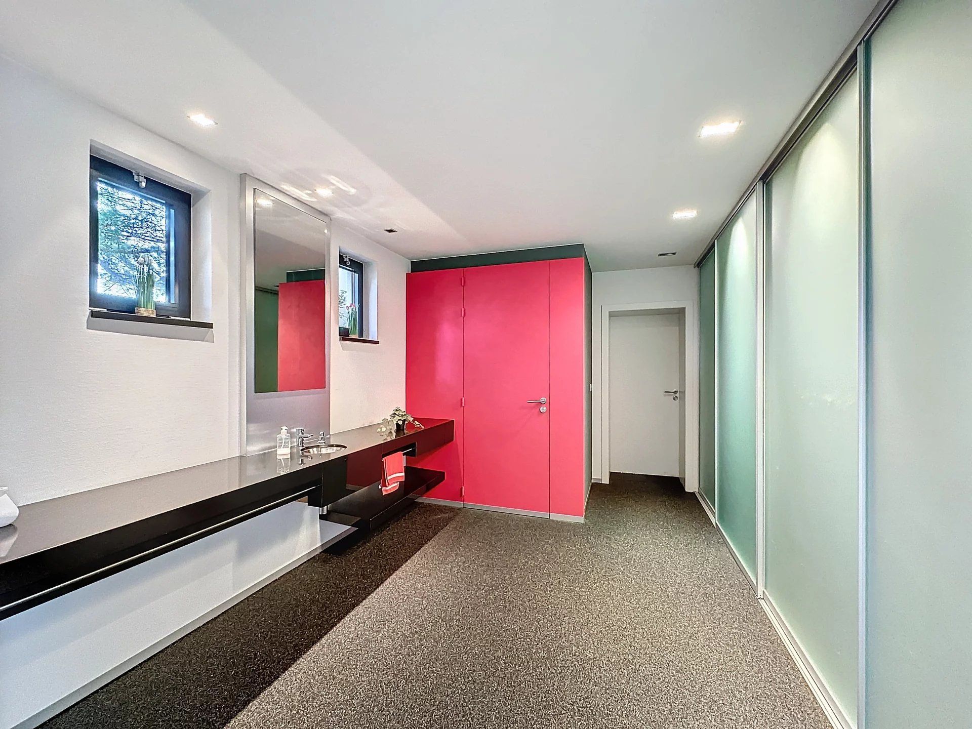 Unieke moderne woning met een dubbele bestemming op een perceel van 29a24ca. foto 36
