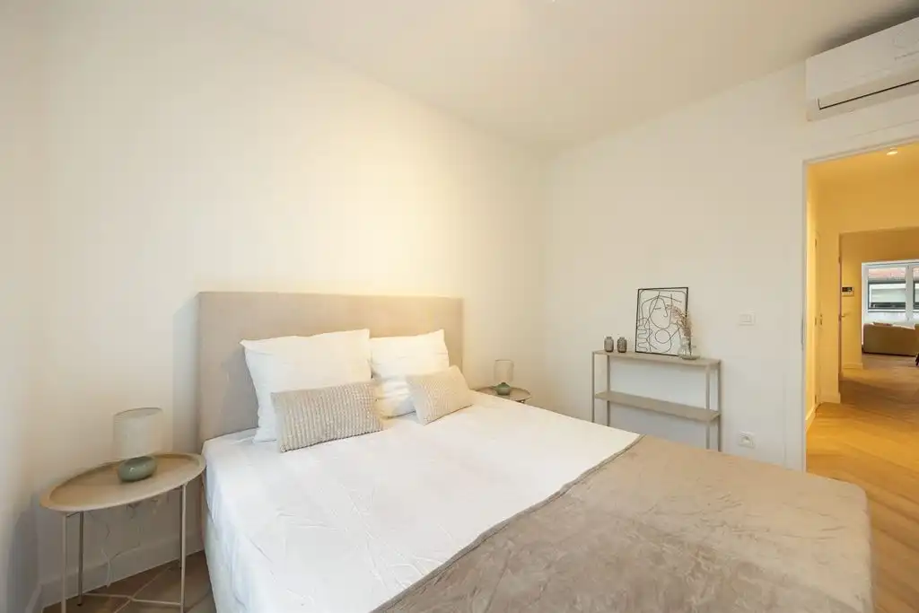 Gerenoveerd gelijkvloers appartement met grote tuin foto 11