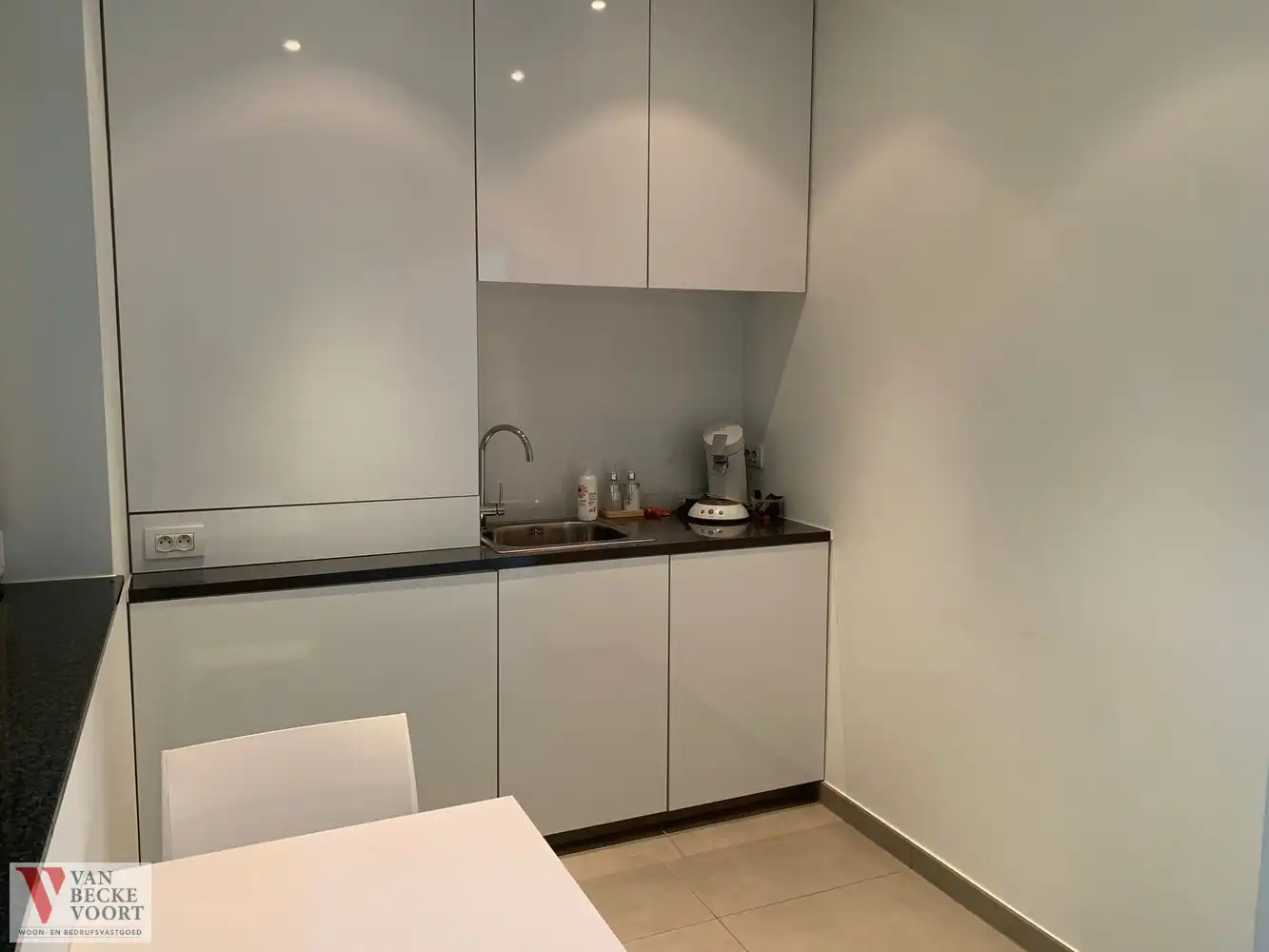 Praktijk- en kantoorruimte foto 7