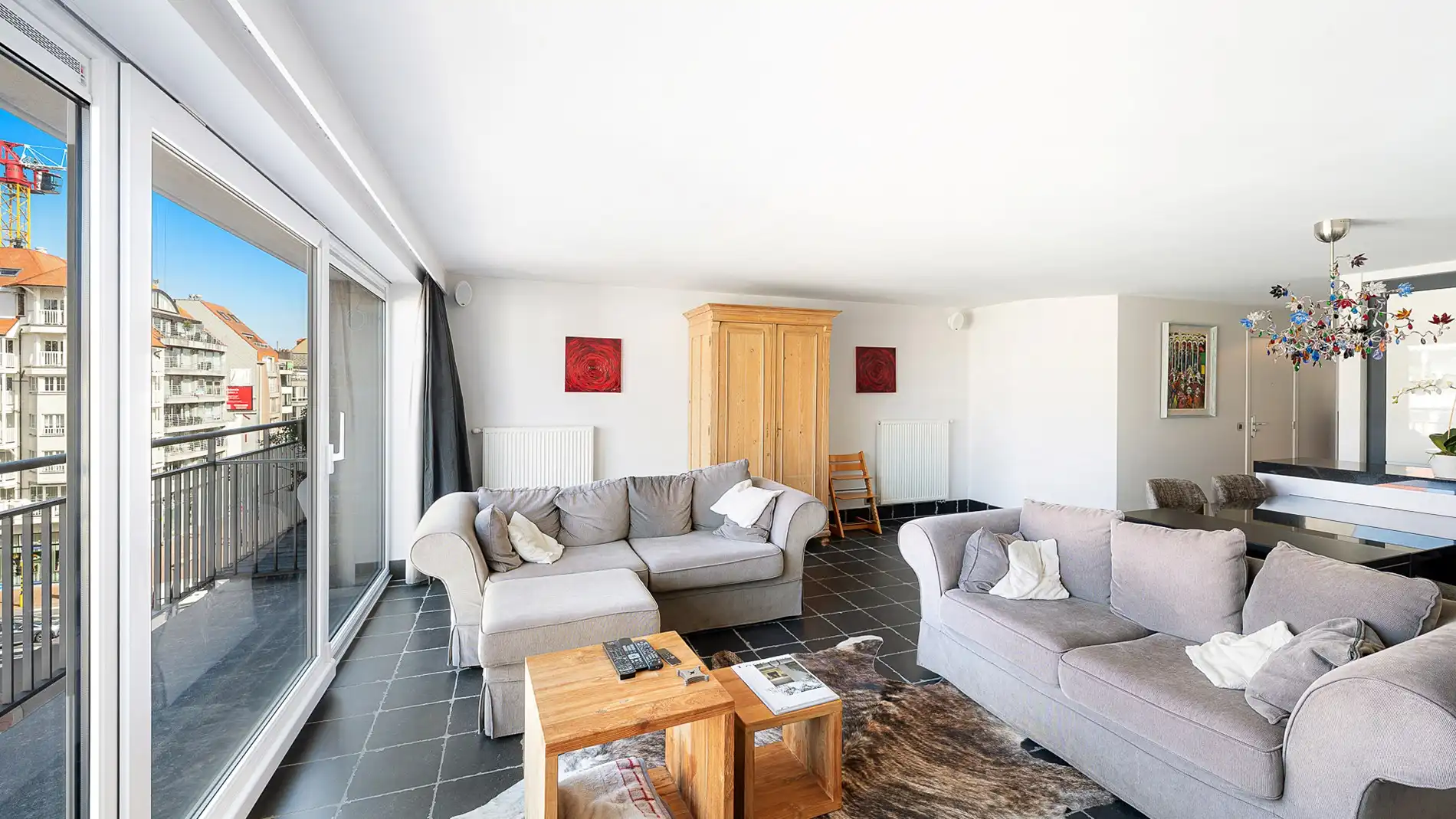 Zeer kwalitatief appartement (97m²) in de Lippenslaan te koop foto {{pictureIndex}}