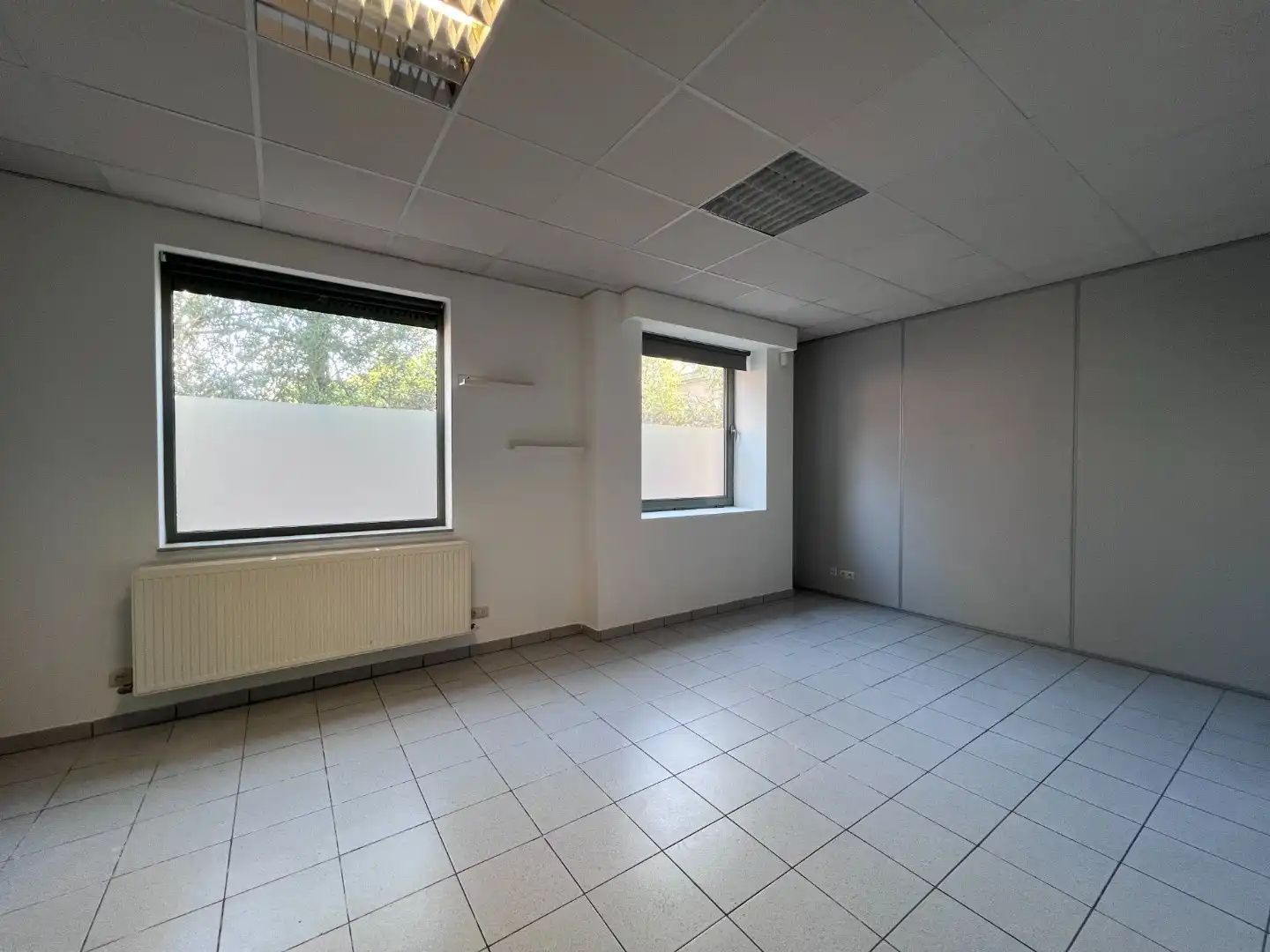 Commercieel handelspand met tal van mogelijkheden in het centrum van Lievegem foto 12