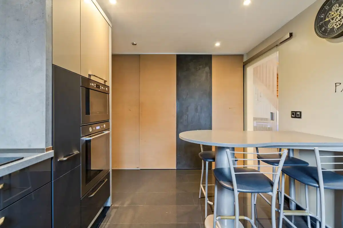 Instapklare woning met garage te koop in Bilzen foto 7