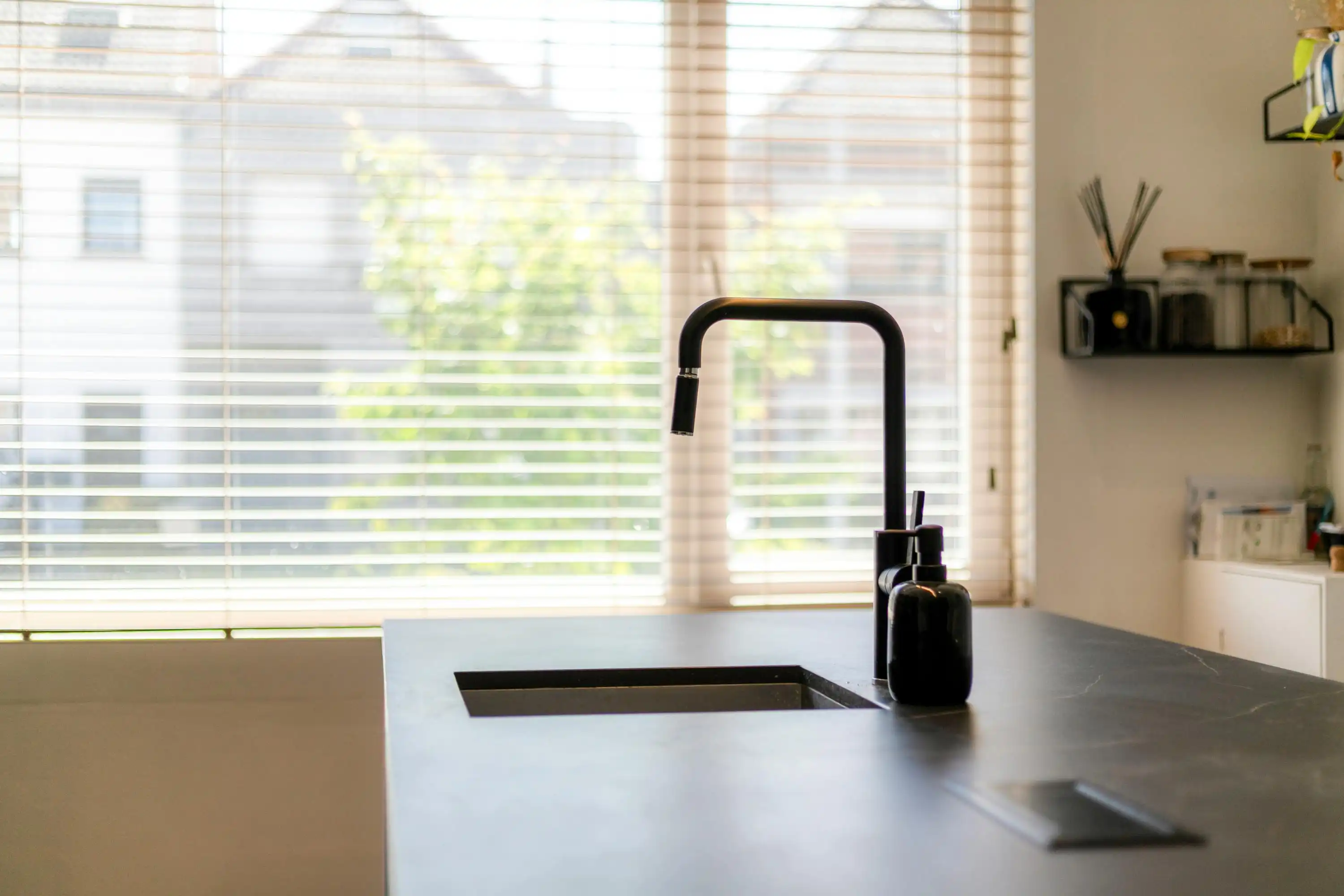 Volledig gerenoveerd huis te Waregem met aangename tuin foto 10