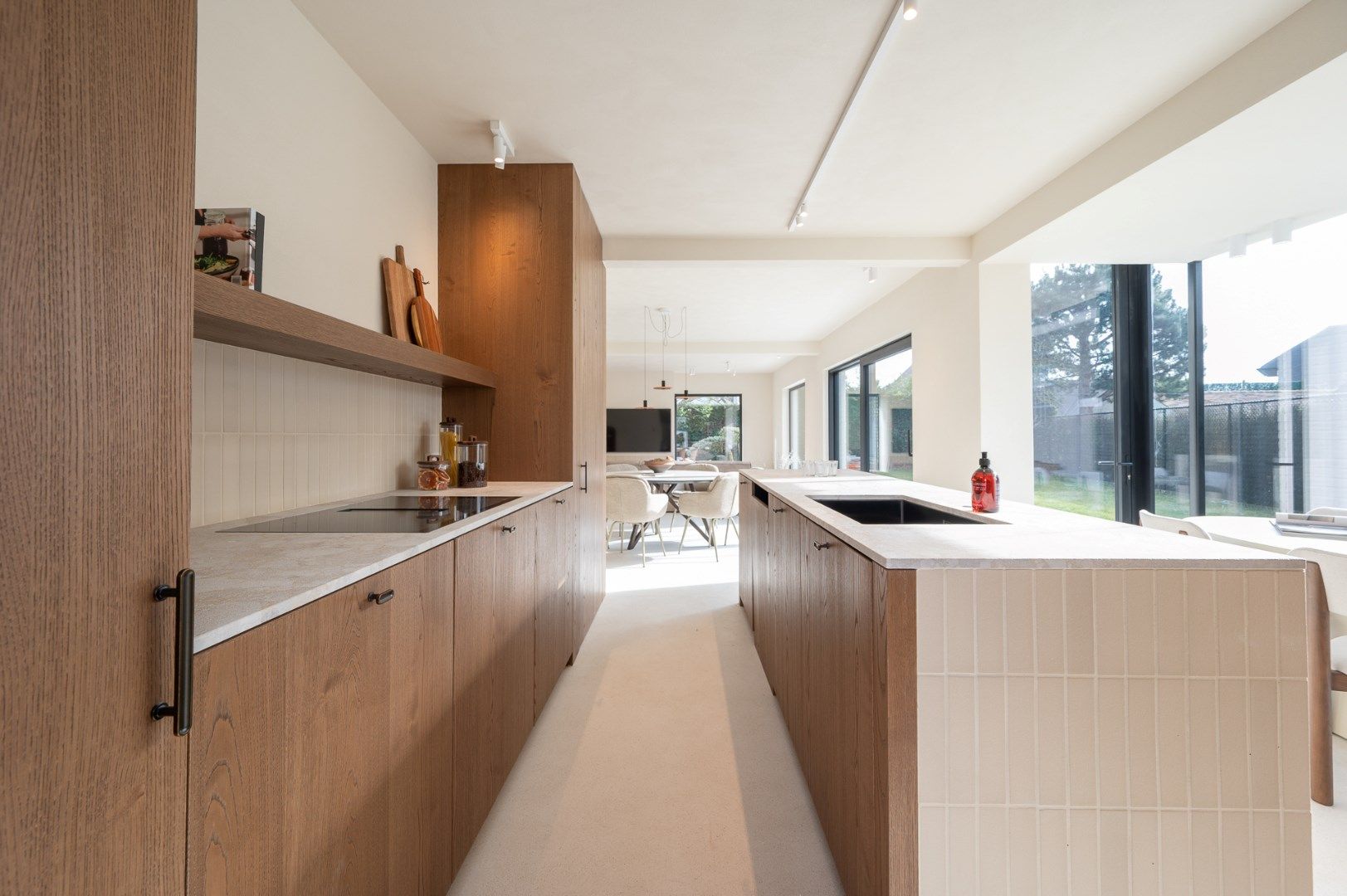 Alleenstaande en luxueus gerenoveerde villa op een rustige en residentiële ligging in Knokke foto 5