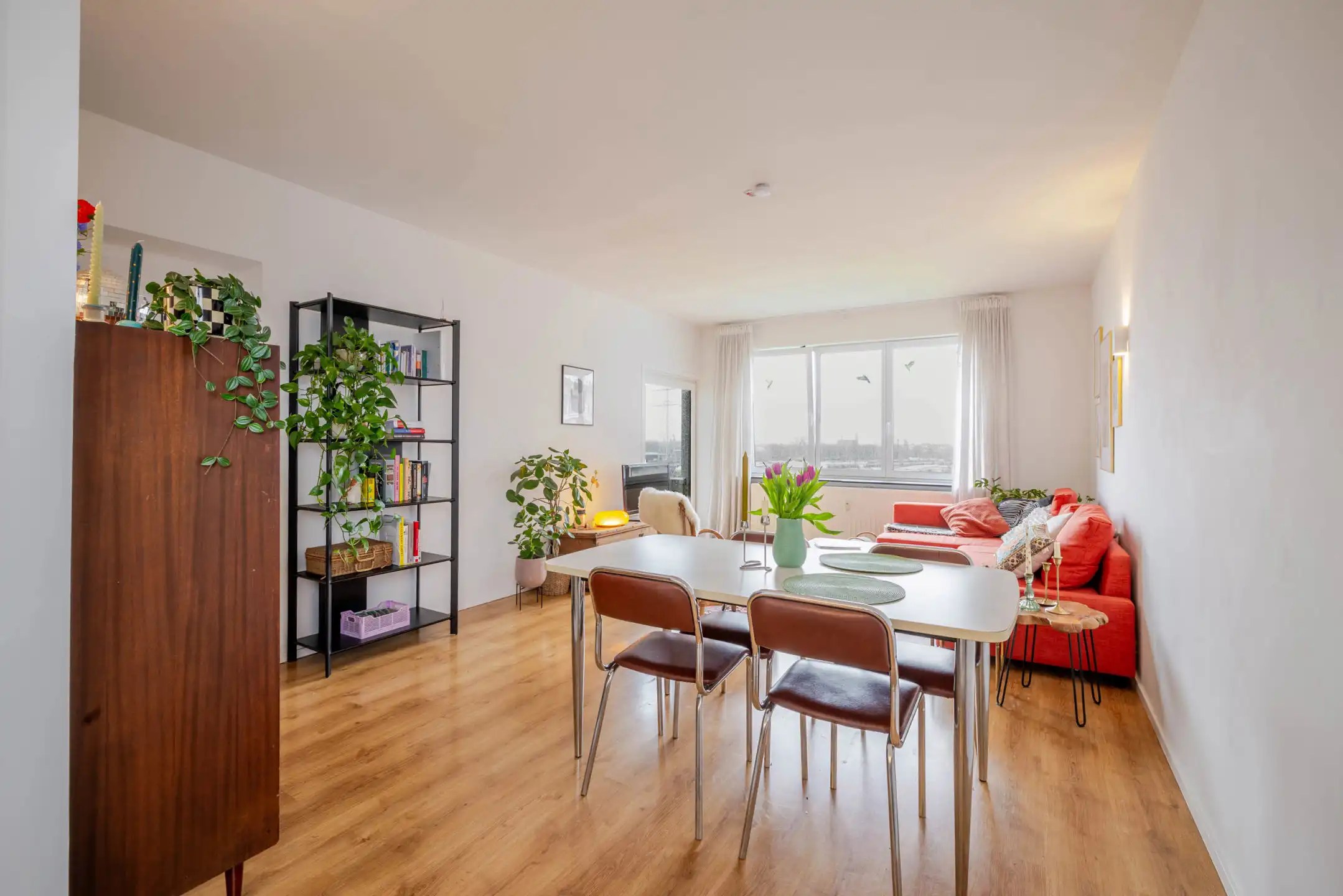 Gezellig twee slaapkamer appartement te koop in Gent  foto 2