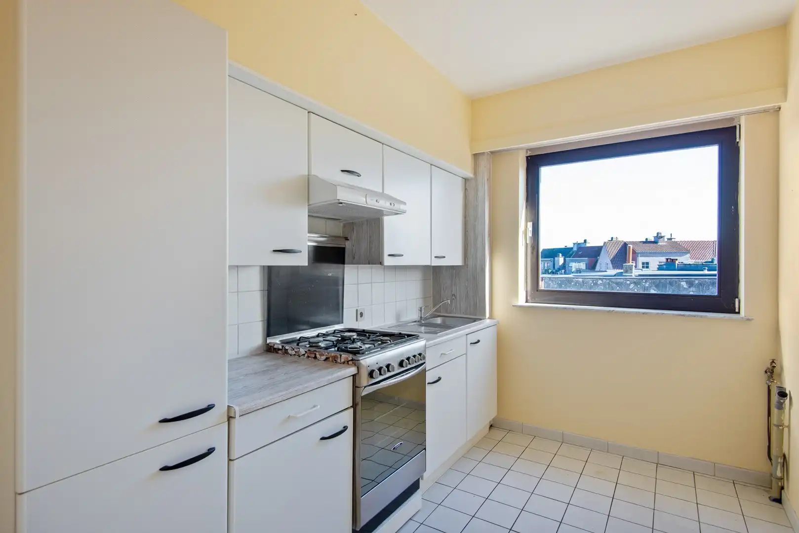 Ruim en lichtrijk 2-slaapkamerappartement in hartje Wijnegem foto 9