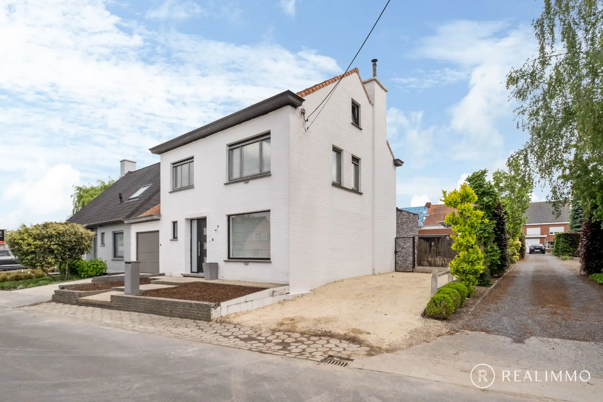 Gerenoveerde woning met 5 slaapkamers in Desselgem foto 2
