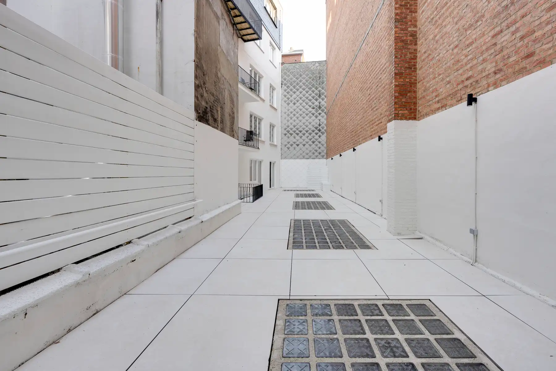 Gerenoveerd 3-slaapkamerappartement met ruim terras foto 2