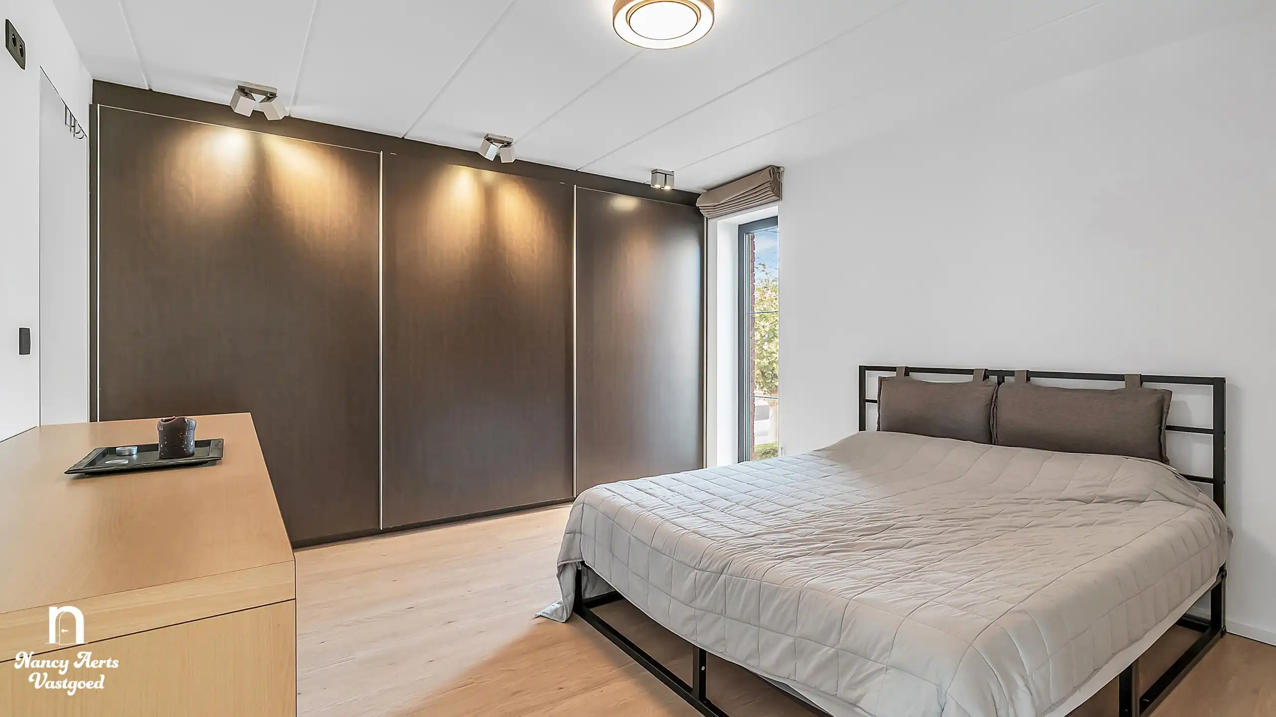 Bemeubelde gezinswoning met vier slaapkamers op 9 are  foto 19