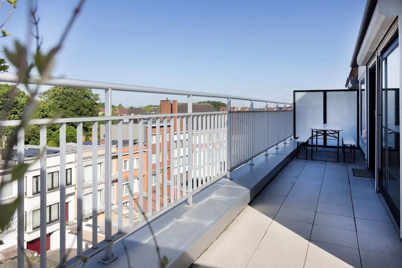 Leuk dakappartement met garage en mooie terrassen. foto 4