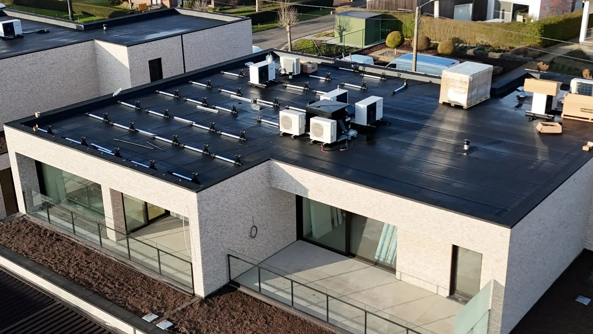 HOOGWAARDIG AFGEWERKT APPARTEMENT VAN 134M² MET 2 SLAAPKAMERS, RUIM TERRAS EN PARKEERPLAATS TE CENTRUM TUILT foto 4