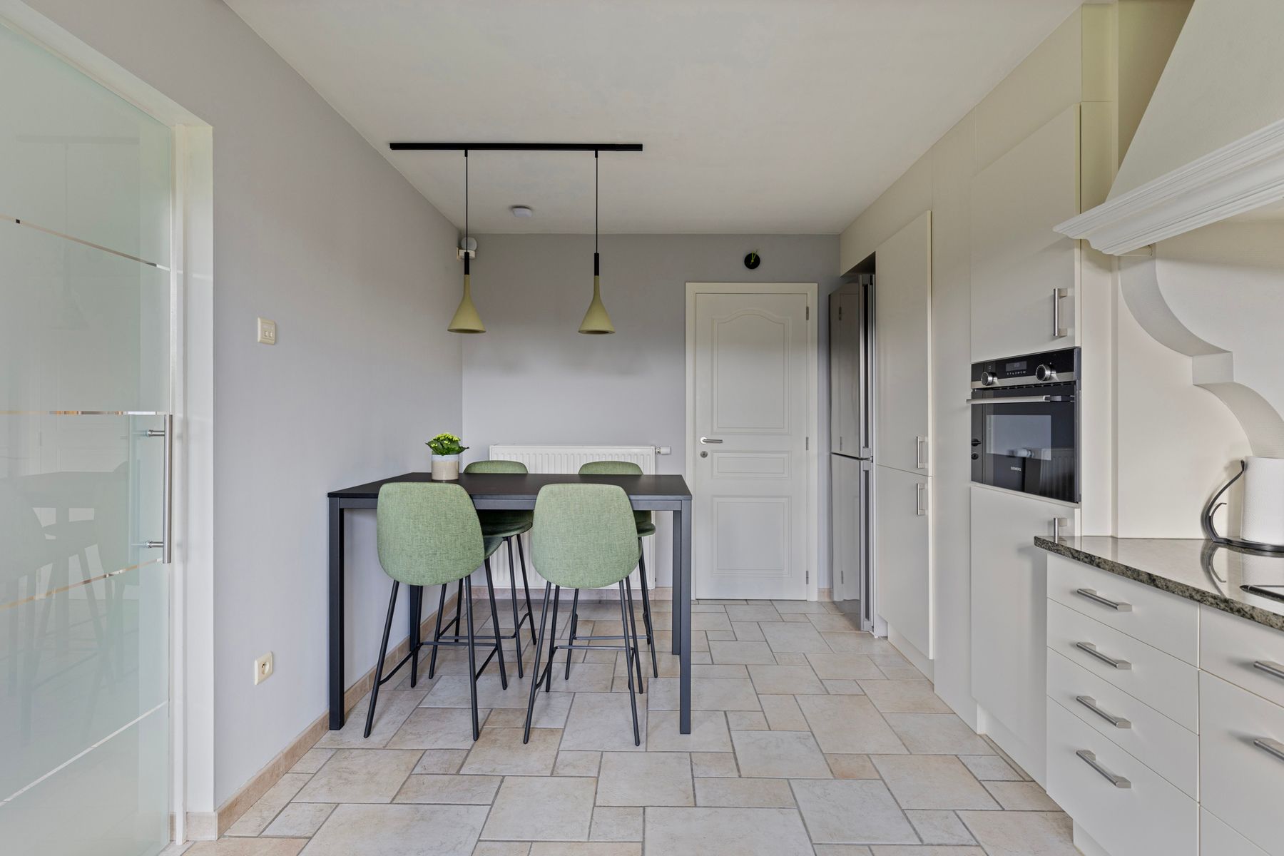 Instapklare trendy woning met 4 slaapkamers, garage en tuin! foto 8